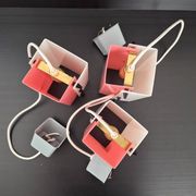 Suite de 3 suspensions vintage 1950 en plexiglas rose & blanc
