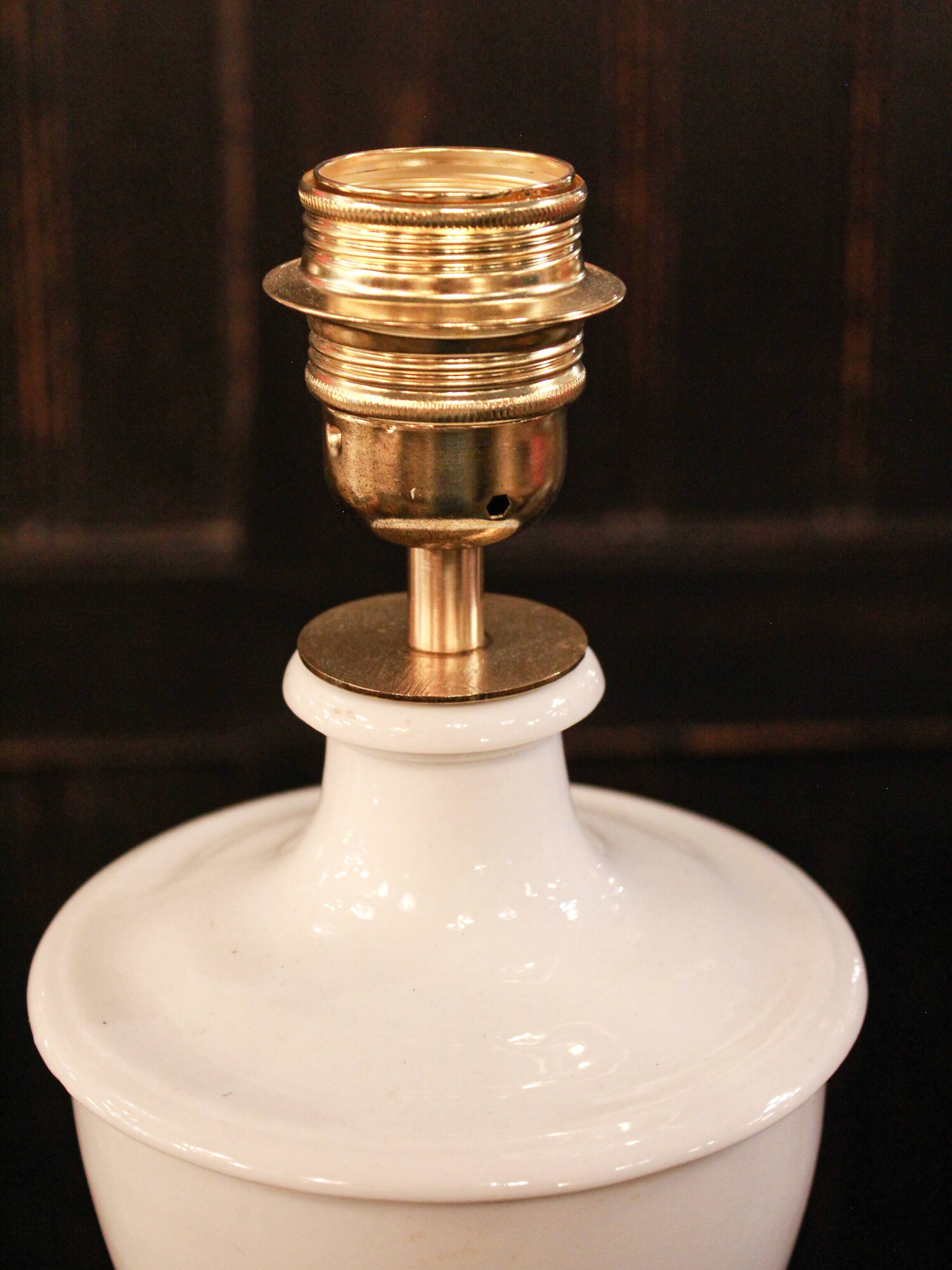 White table lamp from Manises