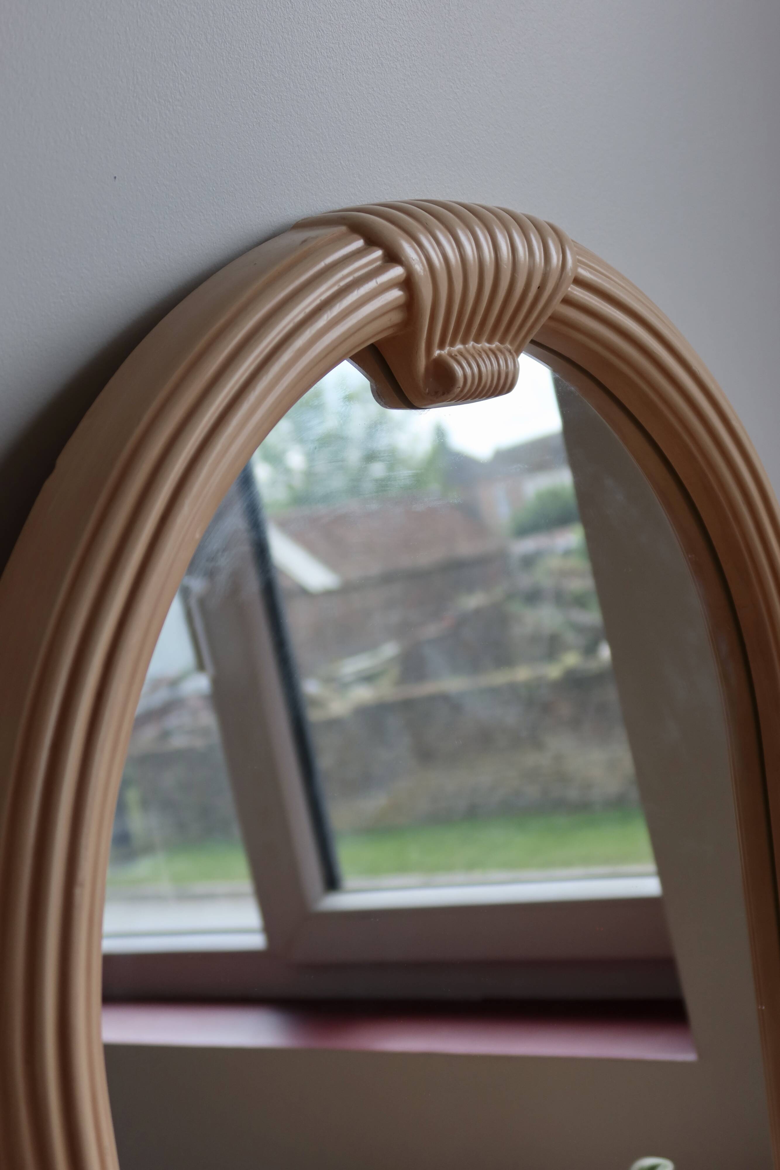Powder pink arch wall mirror - Art Deco style - Moulded frame