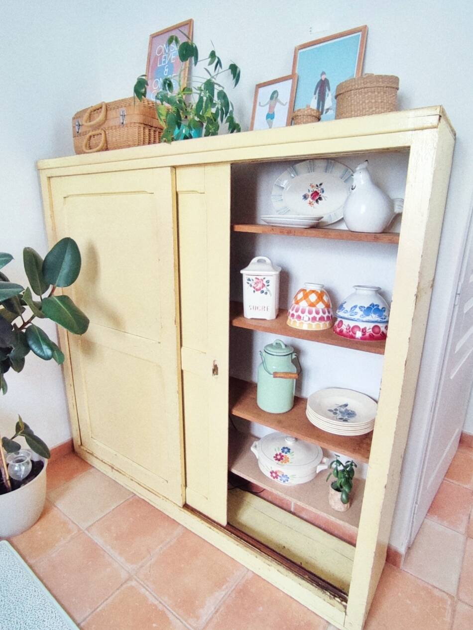 Trade furniture, storage furniture with sliding doors