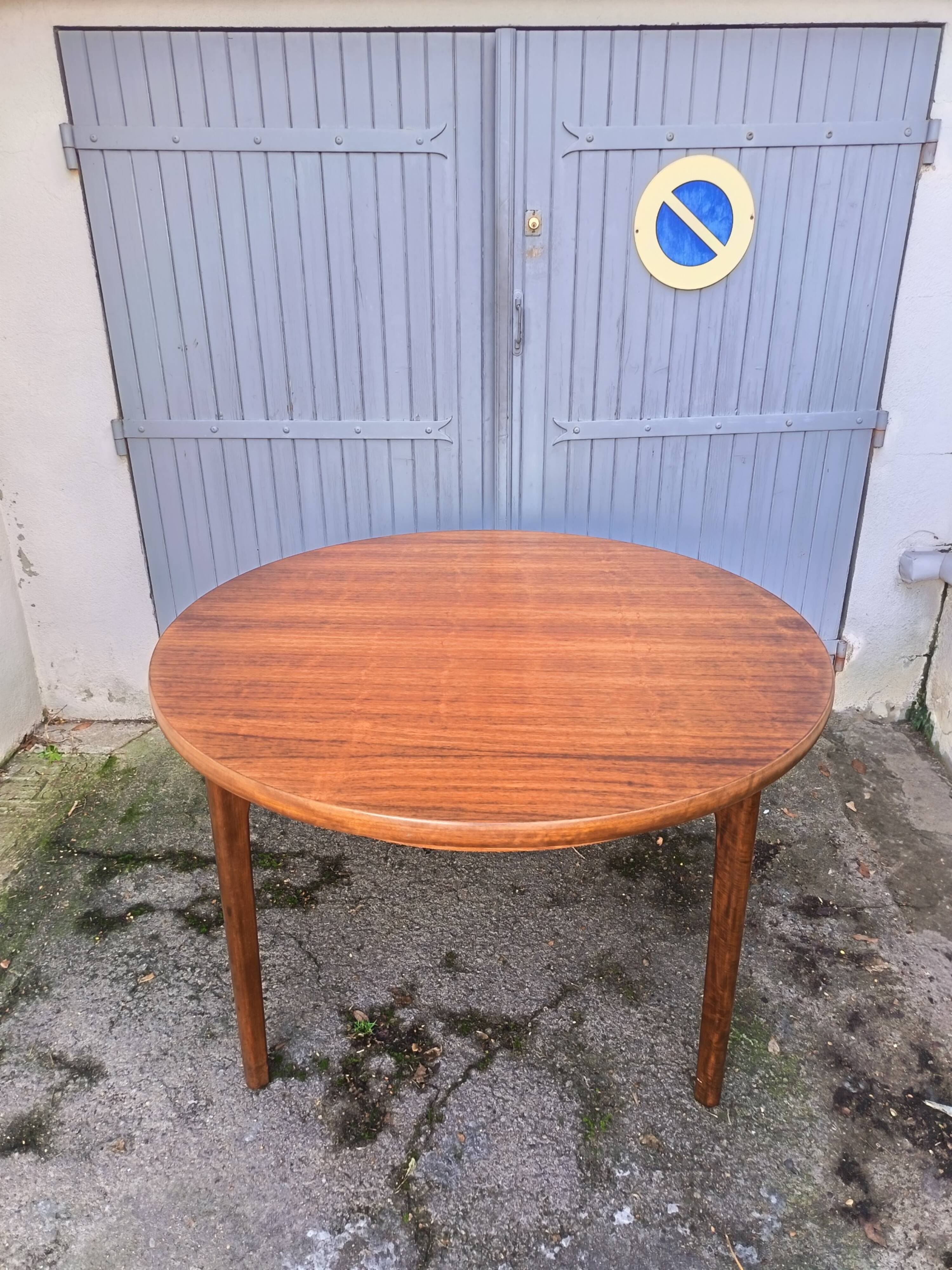 Henning Sorensen extendable dining table in rosewood from the 1960s.
