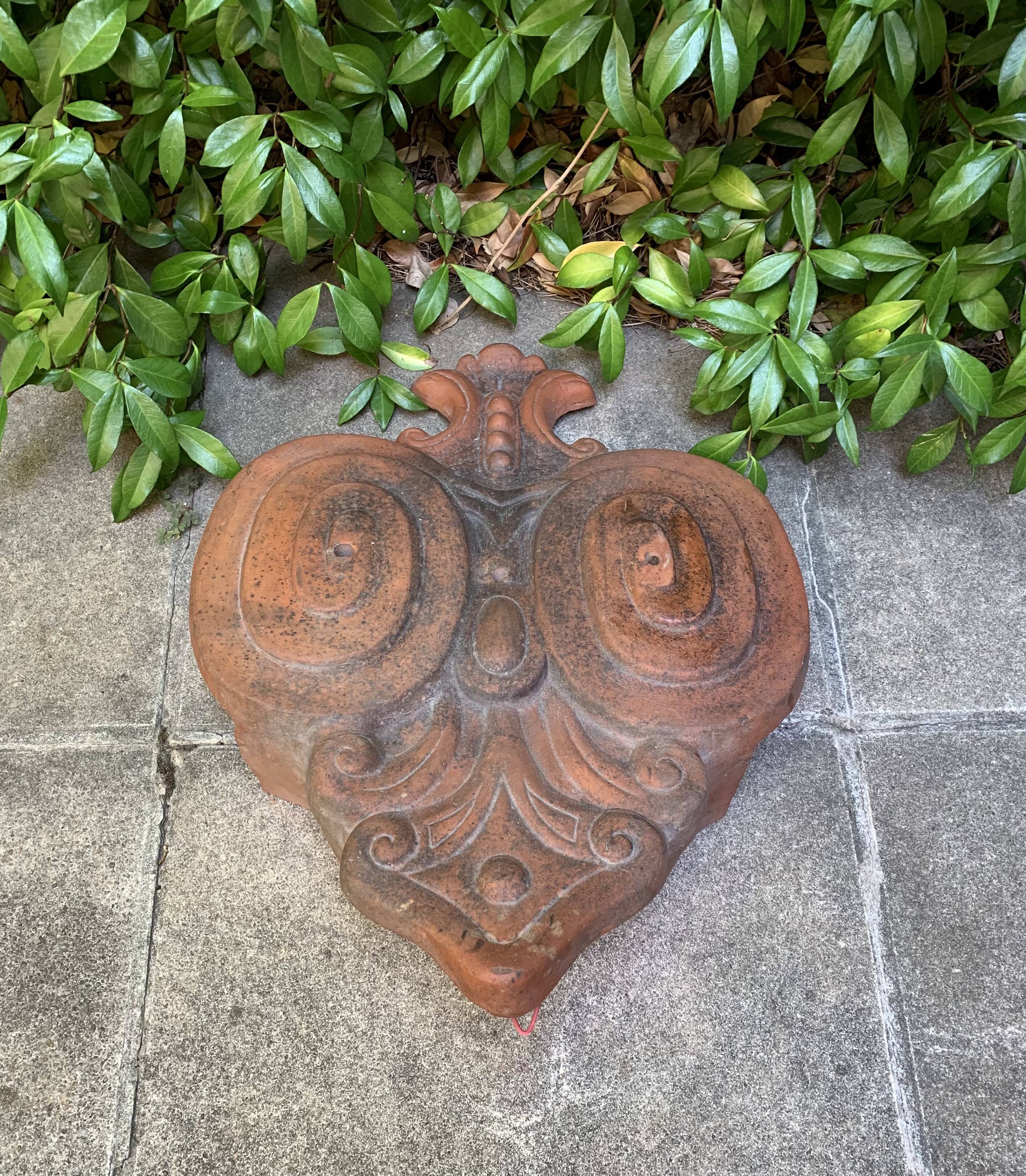 Large ridge pediment