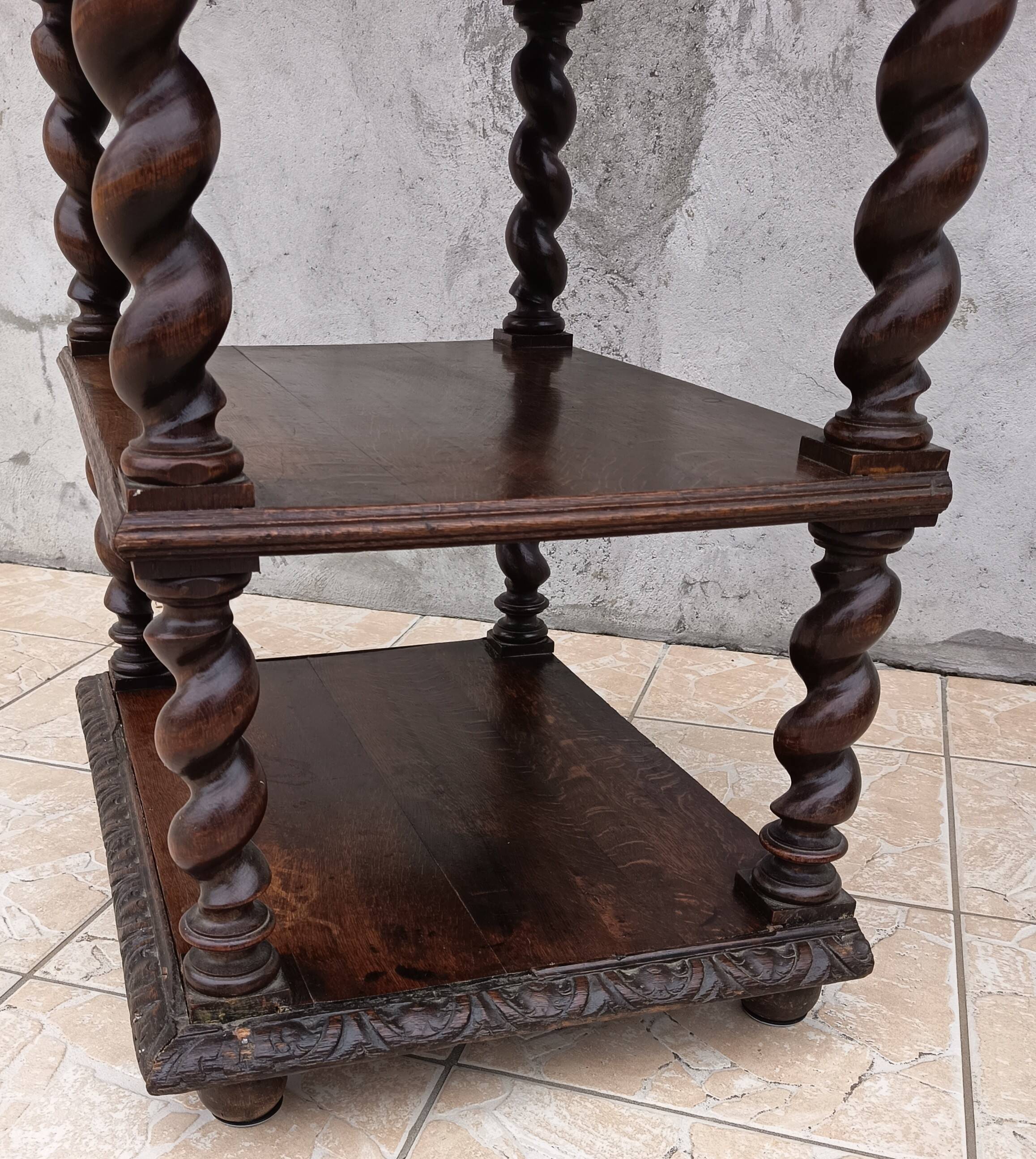 High Louis XIII writing desk in oak