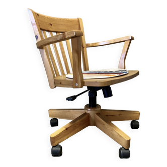 Swivel and recliner armchair in solid pine.