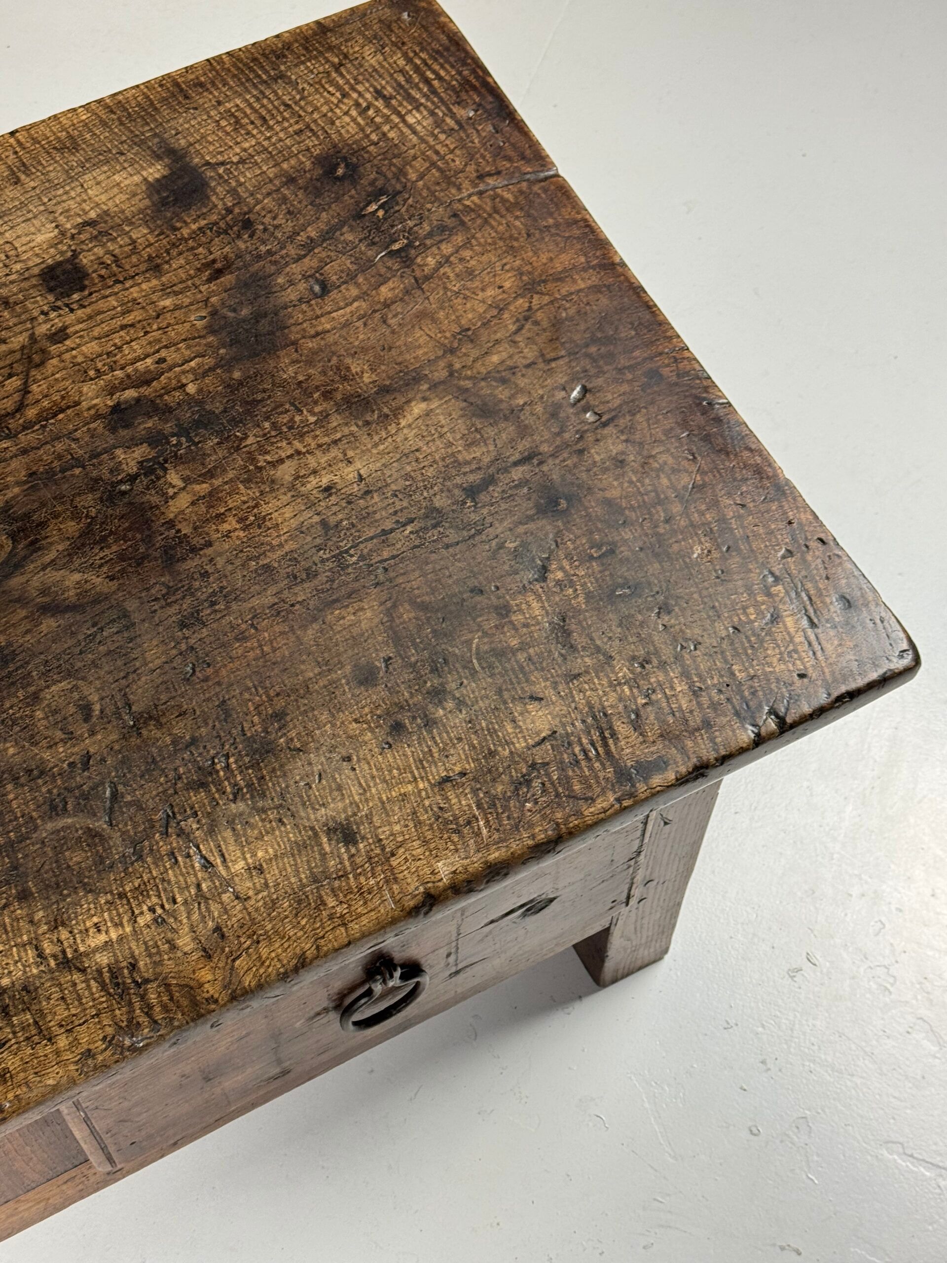 Table basse espagnole du XVIIIe siècle