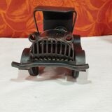 Voiture ancienne en métal - fabrication artisanale
