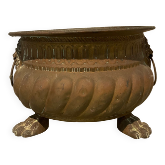 Planter with two heads of copper lions seventeenth - eighteenth