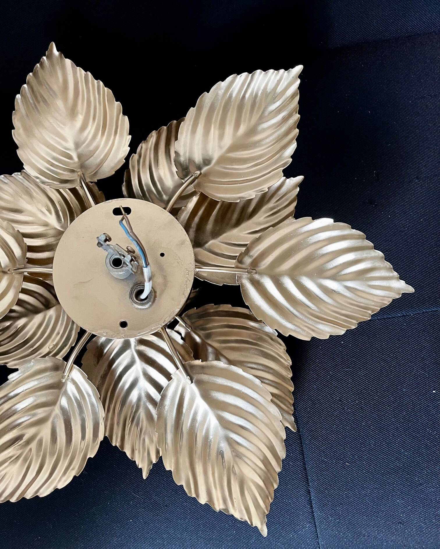 Golden flower wall lamp