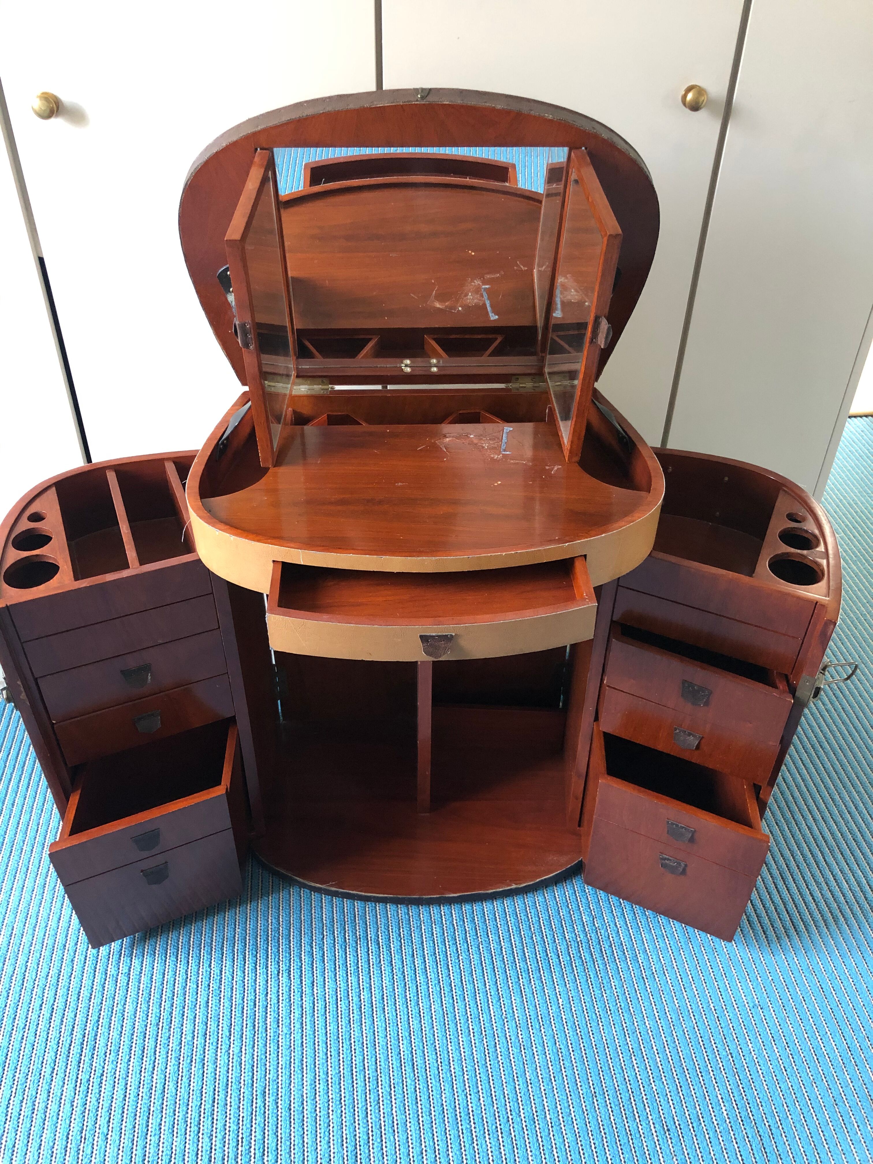 Travel dressing table