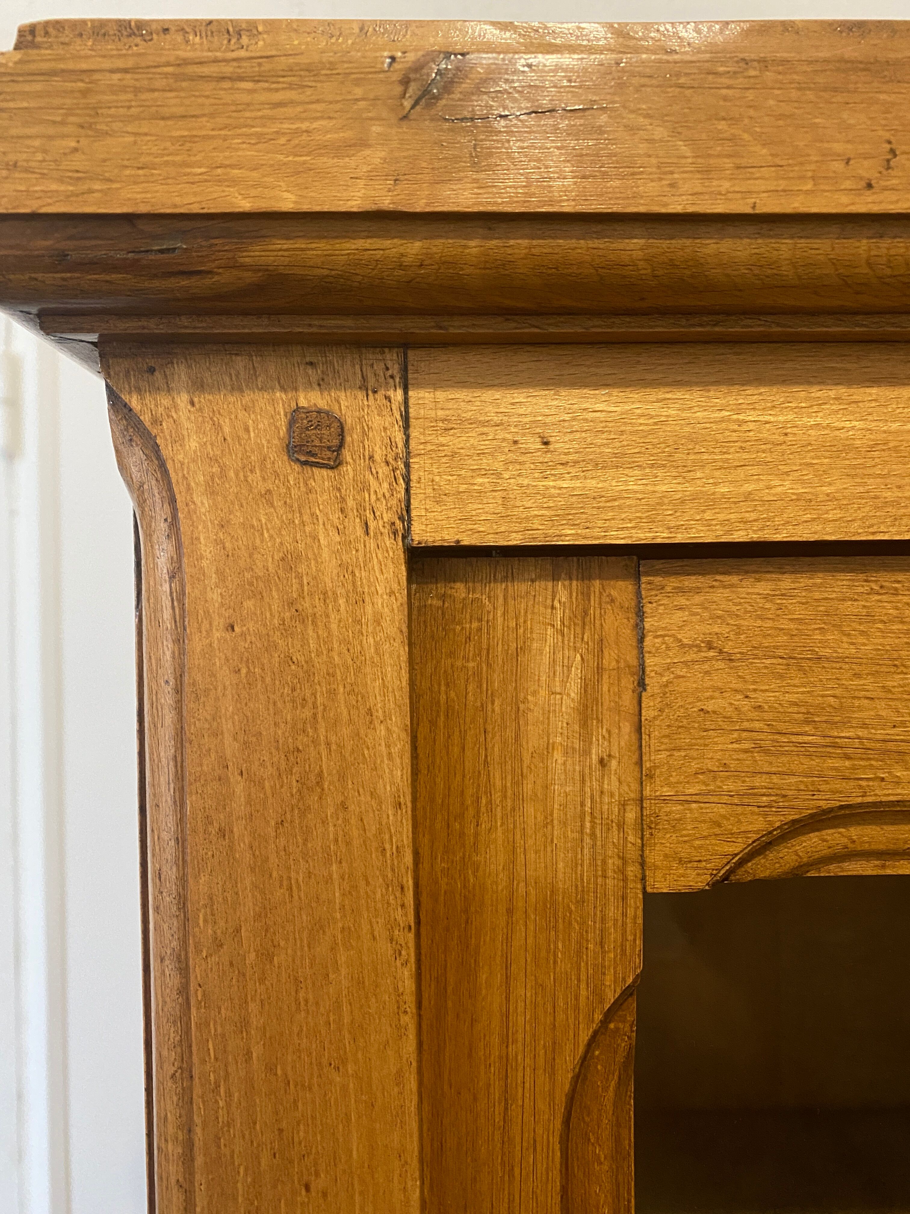 Small old Parisian showcase