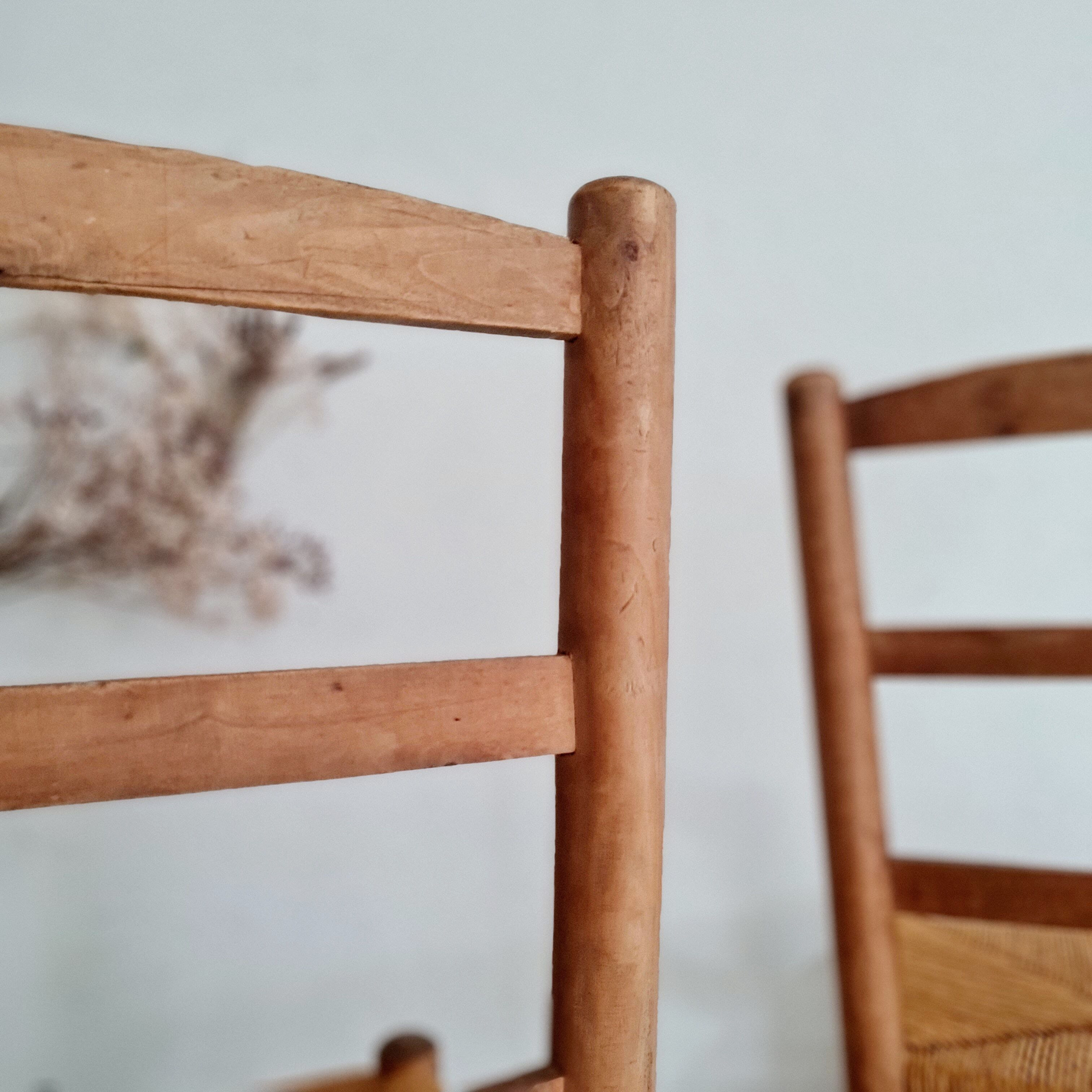 Paire de chaises en bois et paille