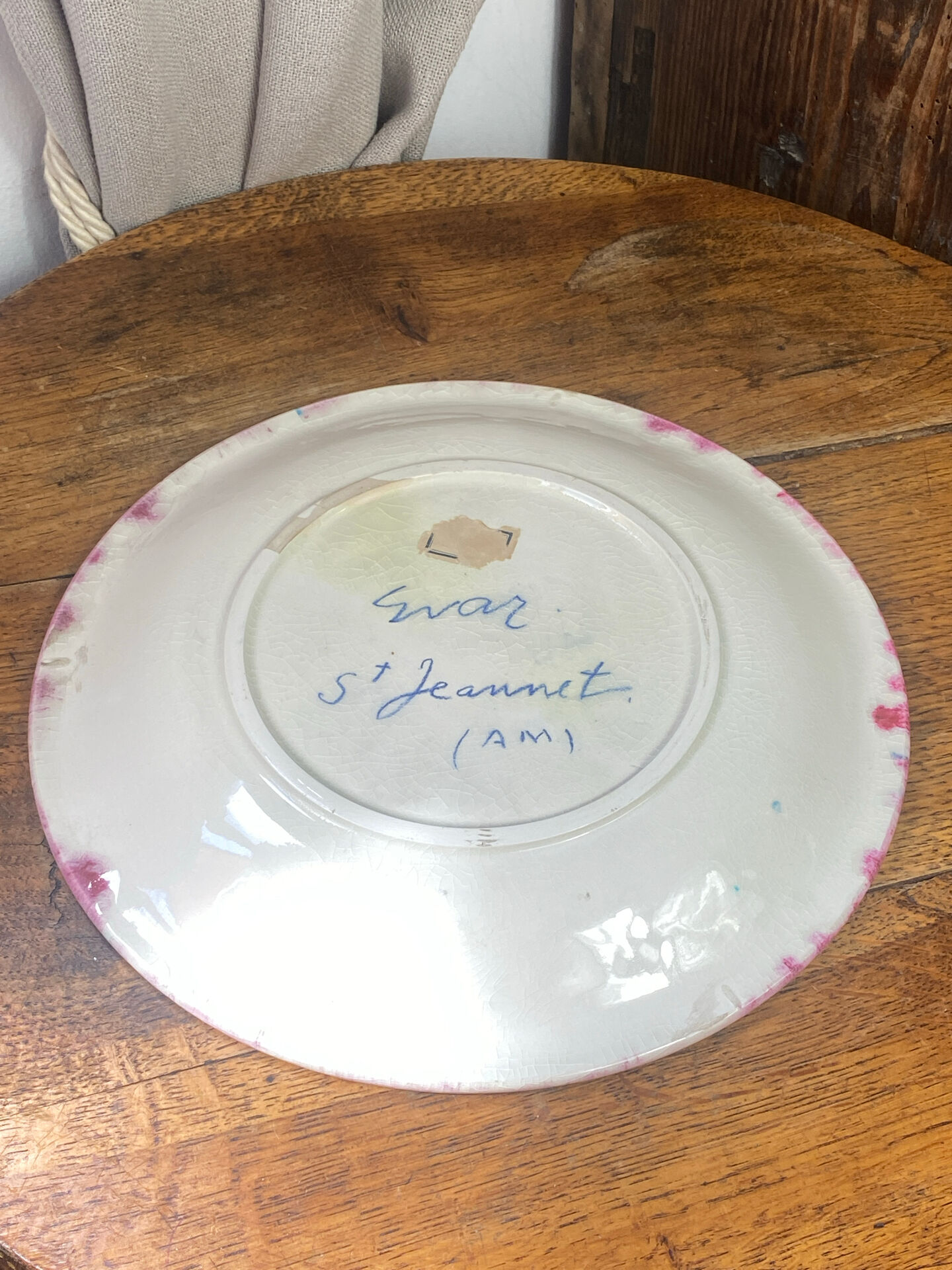 Plat rond en céramique craquelée, Evar