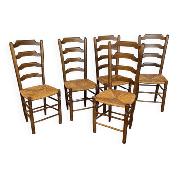 Lot de 5 chaises anciennes en chêne massif et assises paillées