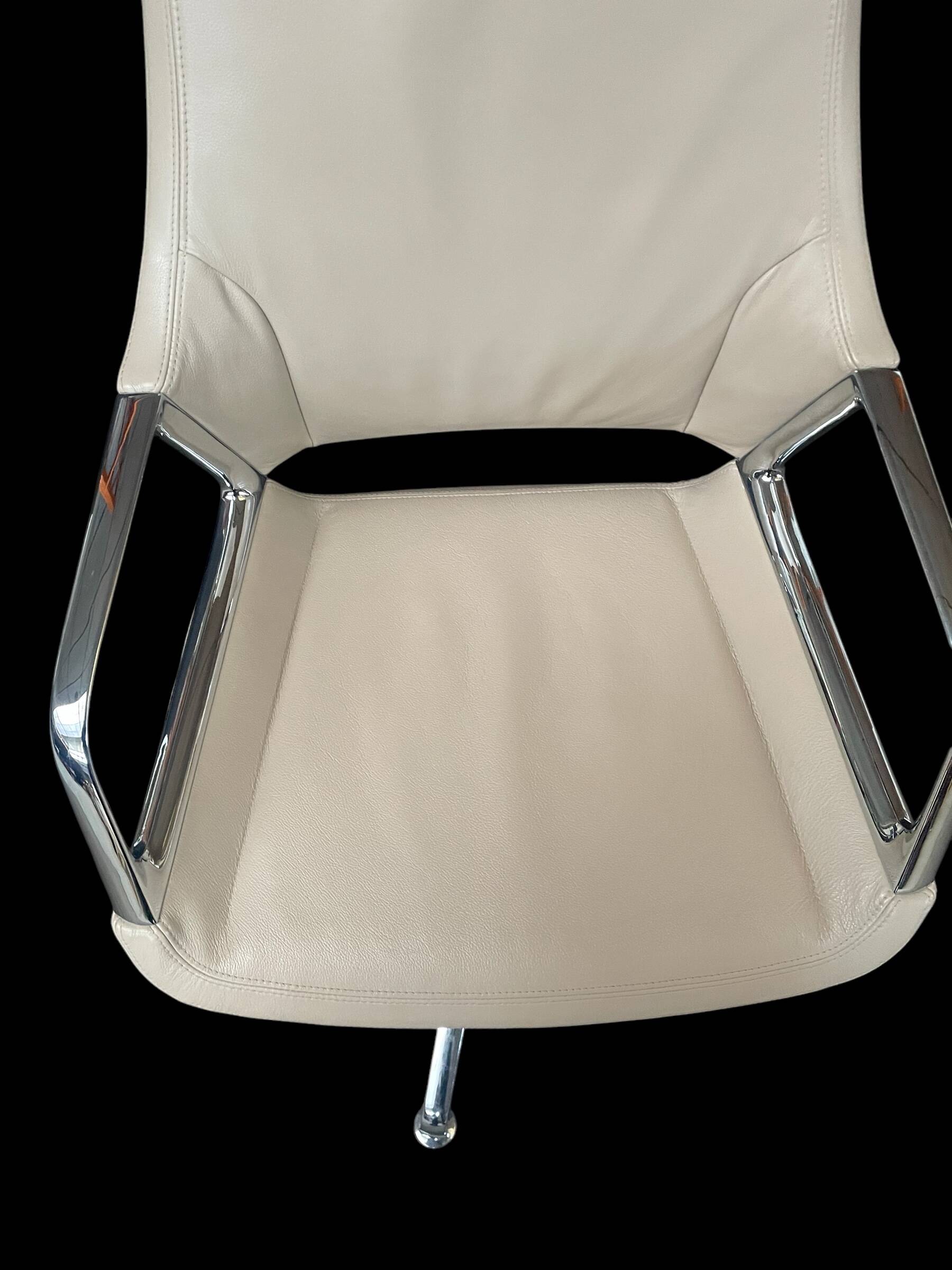 Fauteuil wilkhan graph 302/5