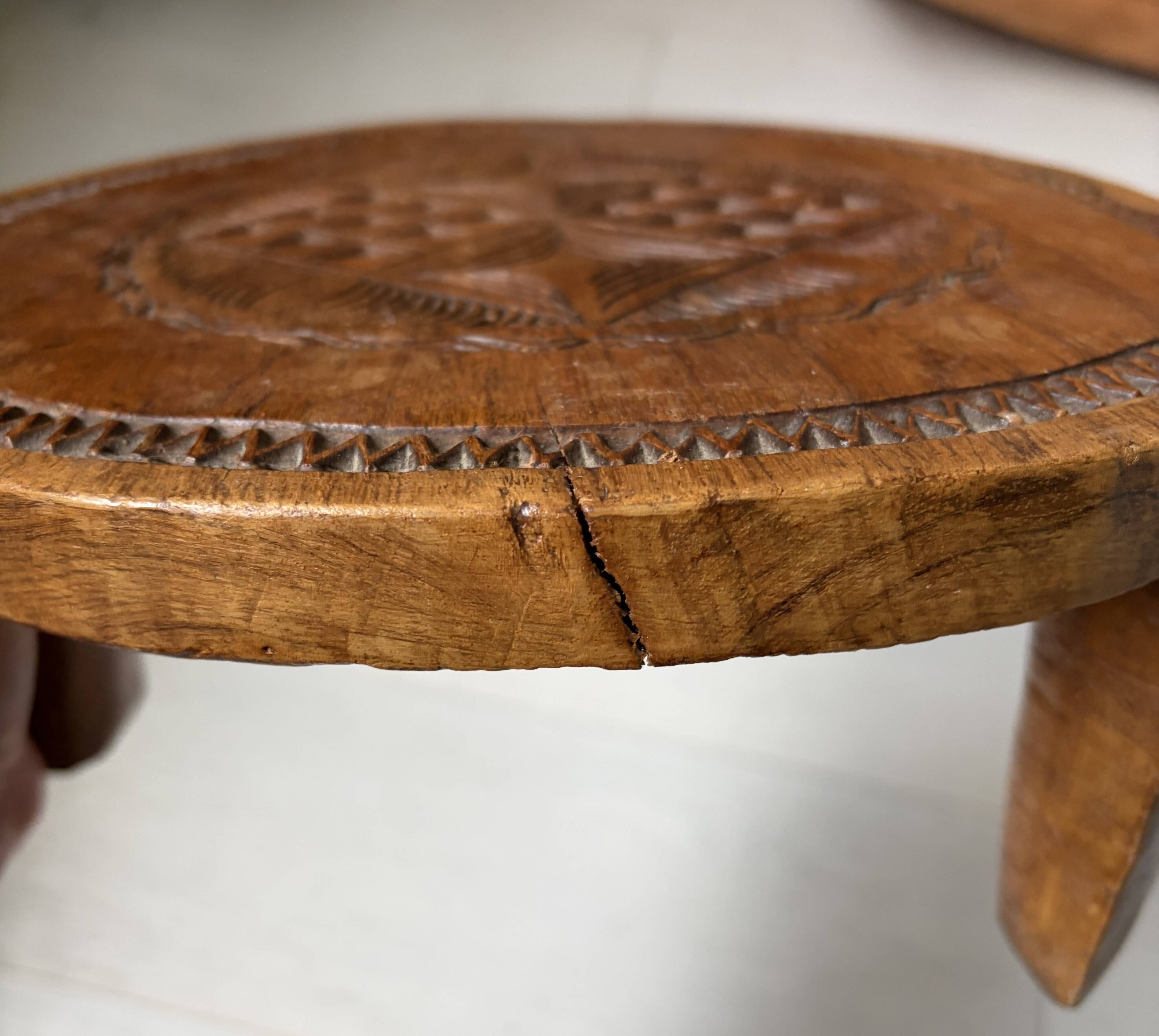 Solid wood monoxyle piece hand-carved.