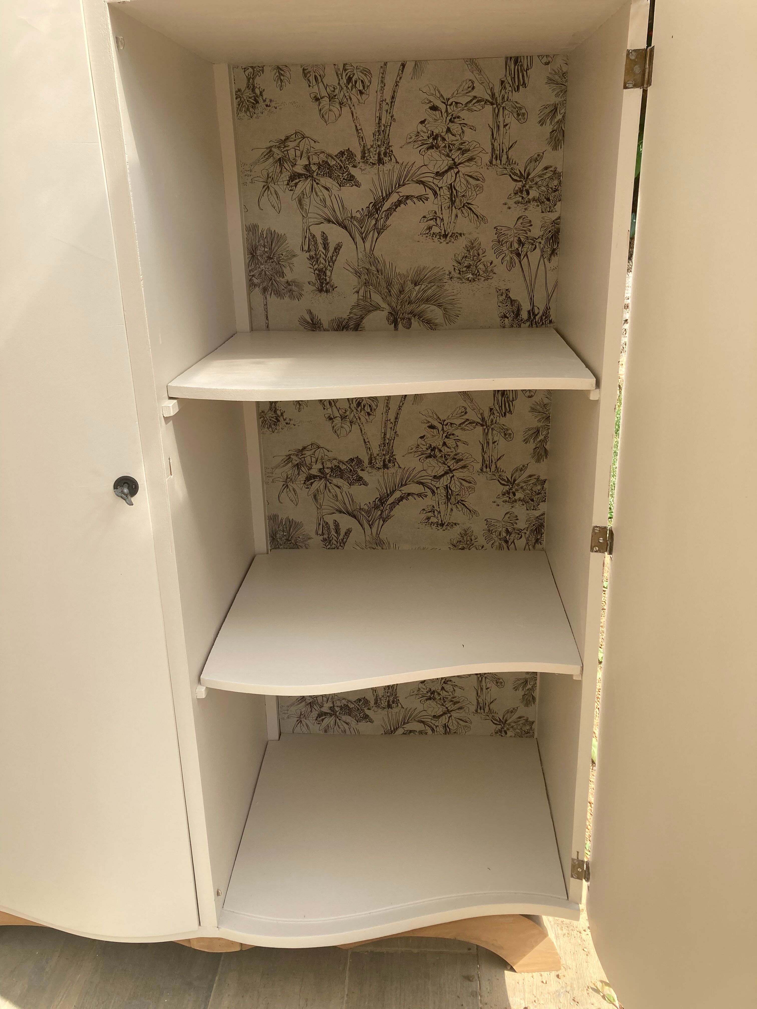 Asymmetrical cabinet