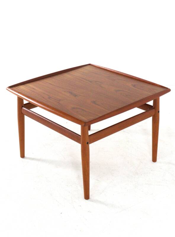 Grete Jalk for Glostrup coffee table danish design in teak