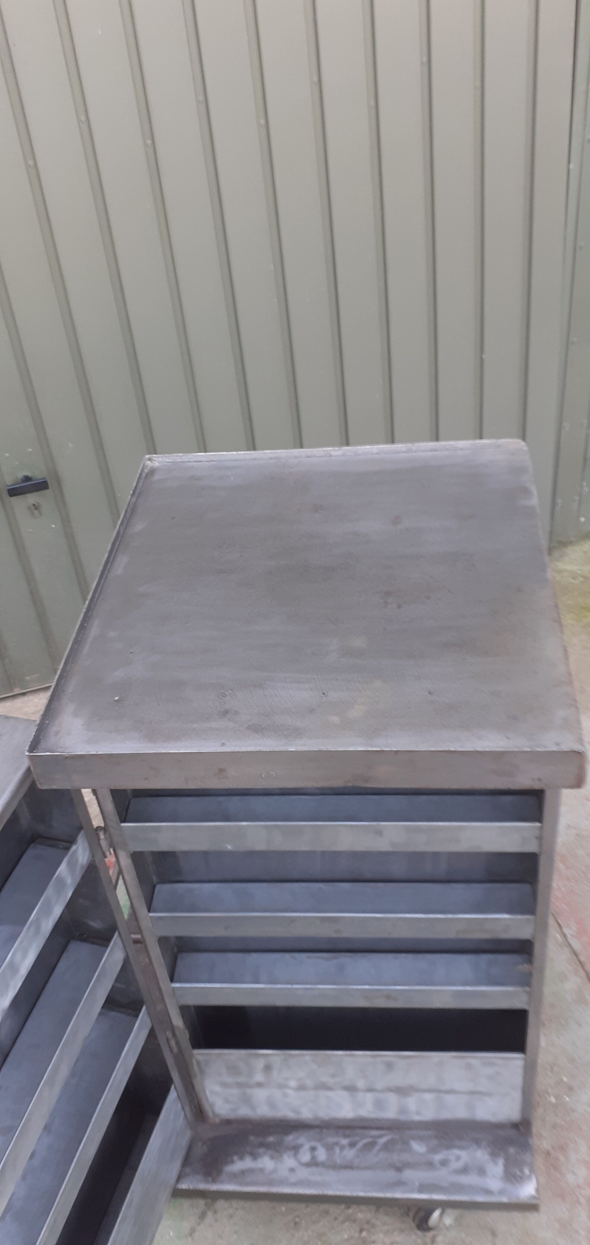 Metal service cabinet