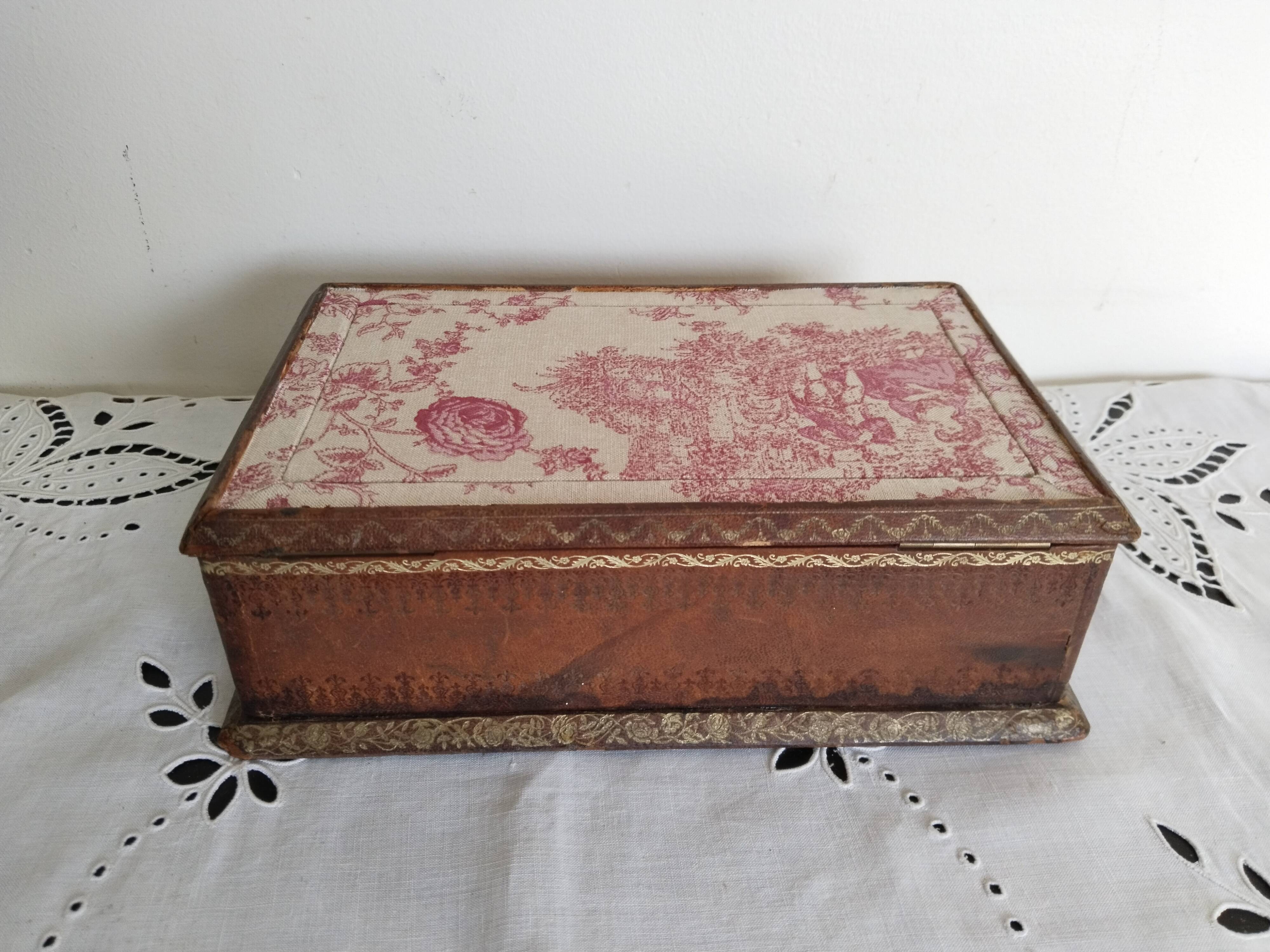 Box, wooden and leather case