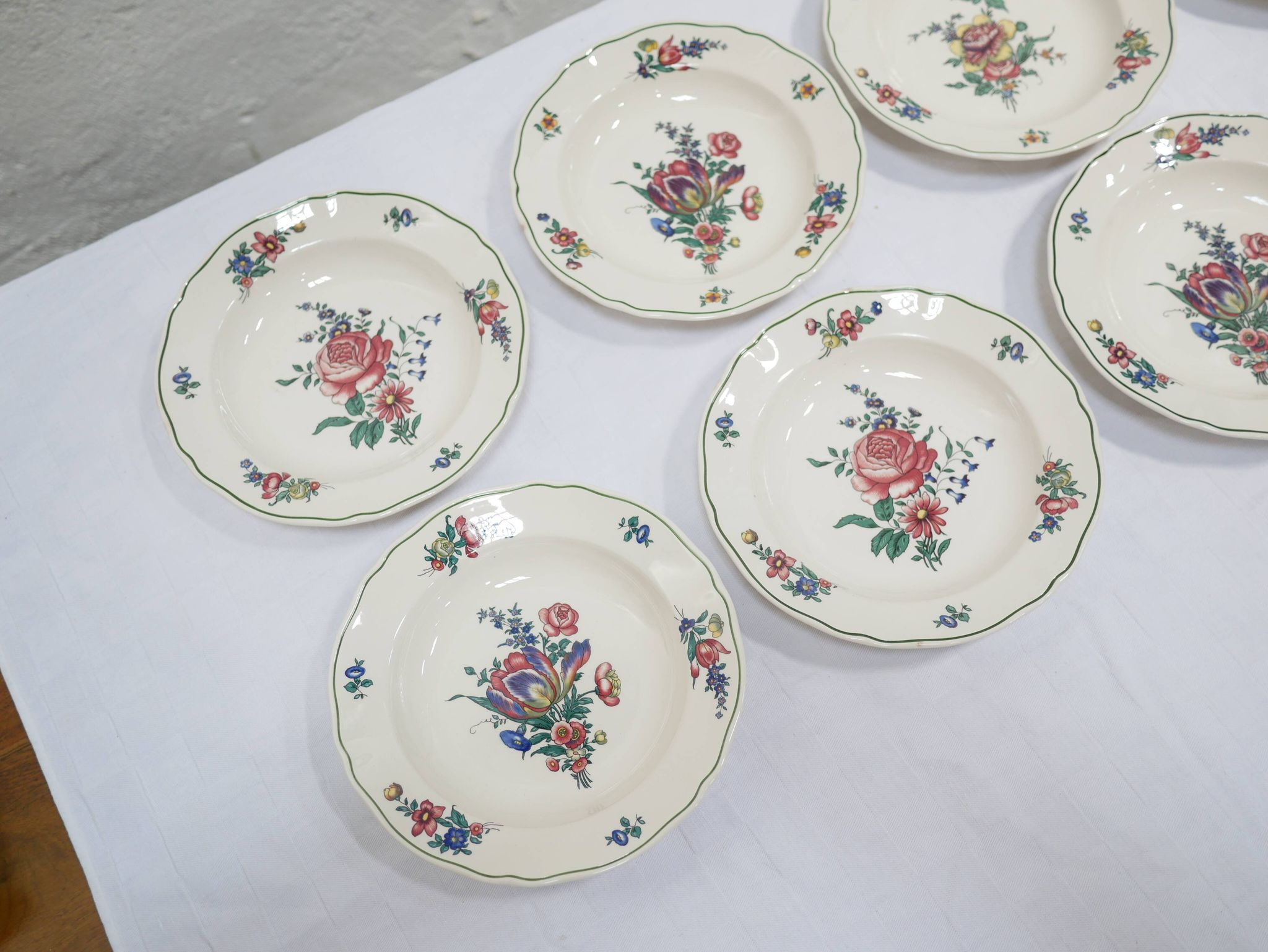 Series of 8 vintage hollow plates edited by Villeroy and Boch