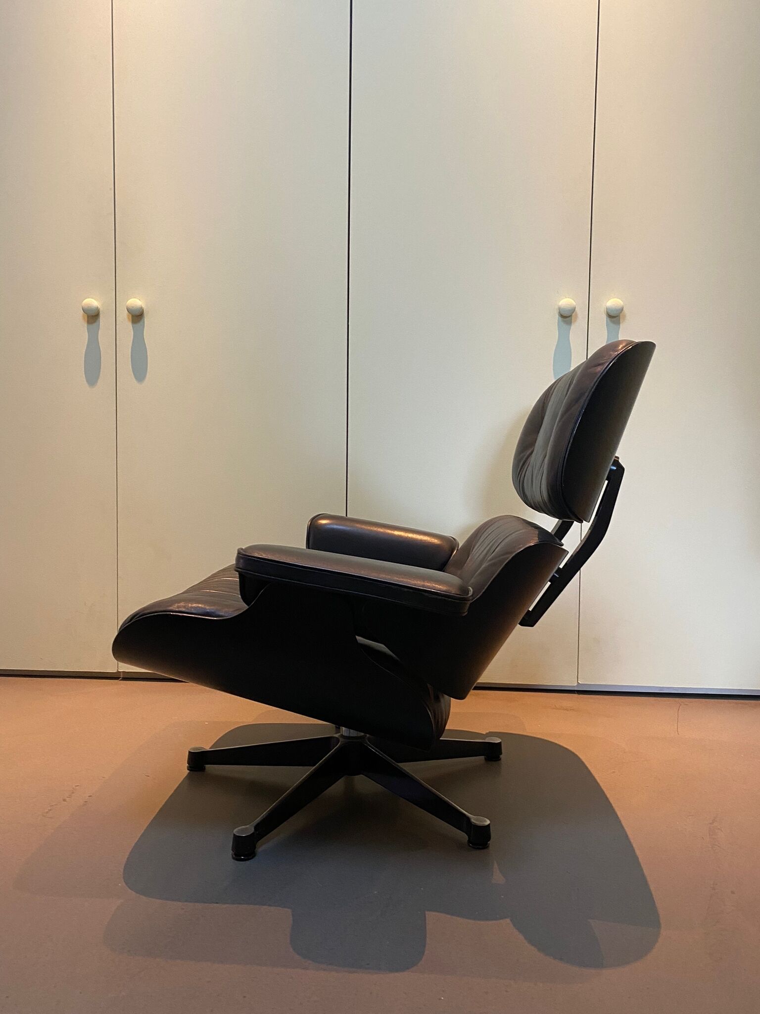 Fauteuil Lounge Chair & Ottoman de Charles Eames