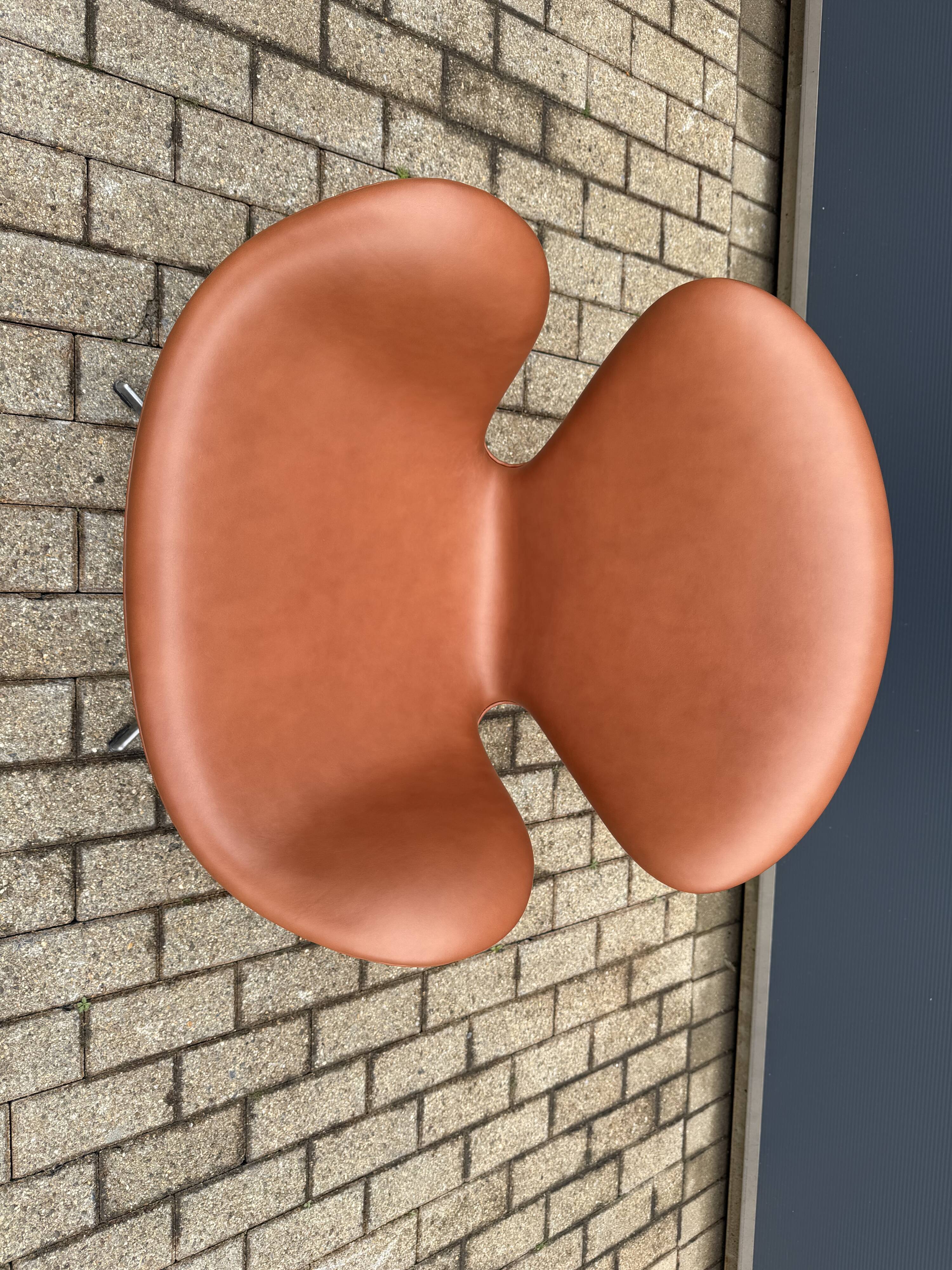 Fritz hansen swan chair cognac leather, new condition!!