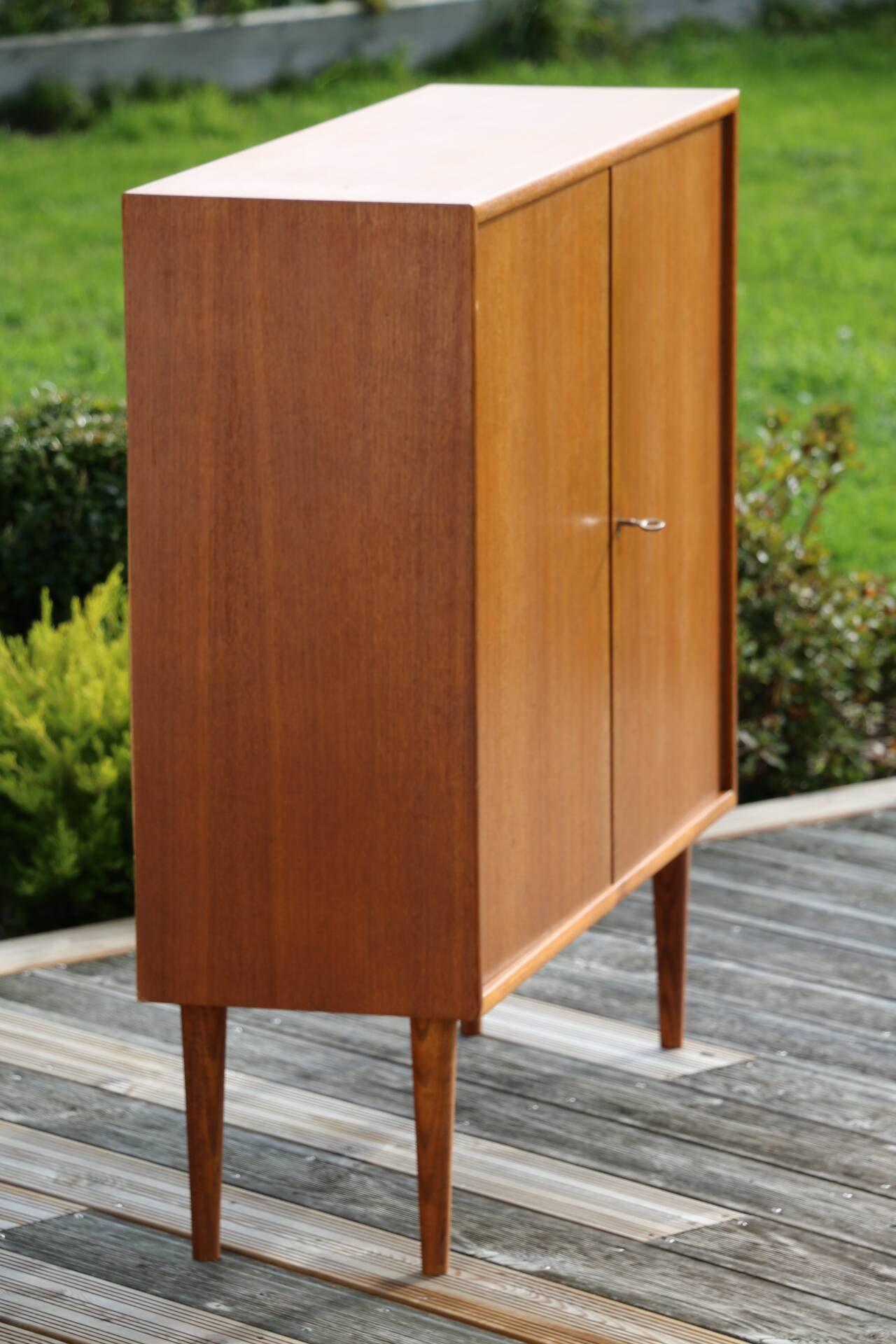 WK Mobel 2-door dresser console cabinet