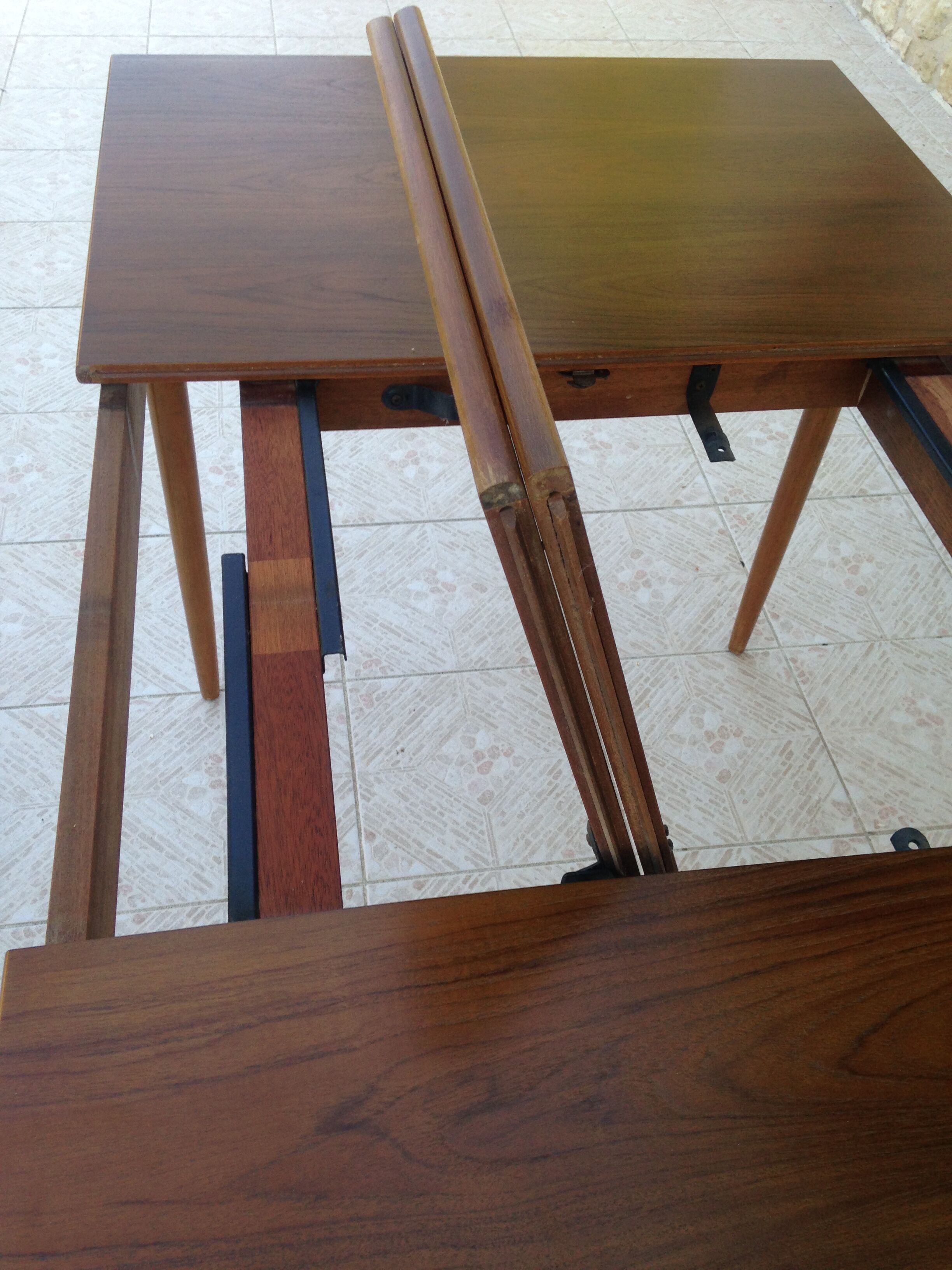 Table extendable scandinavian design teak growing butterfly