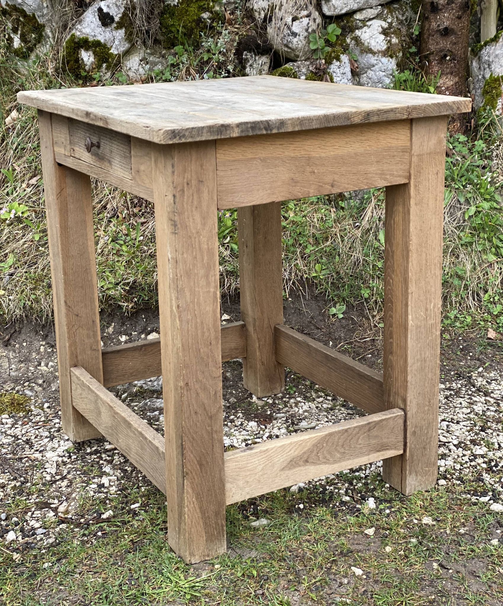 Table brutaliste à 1 tiroir chêne décapé