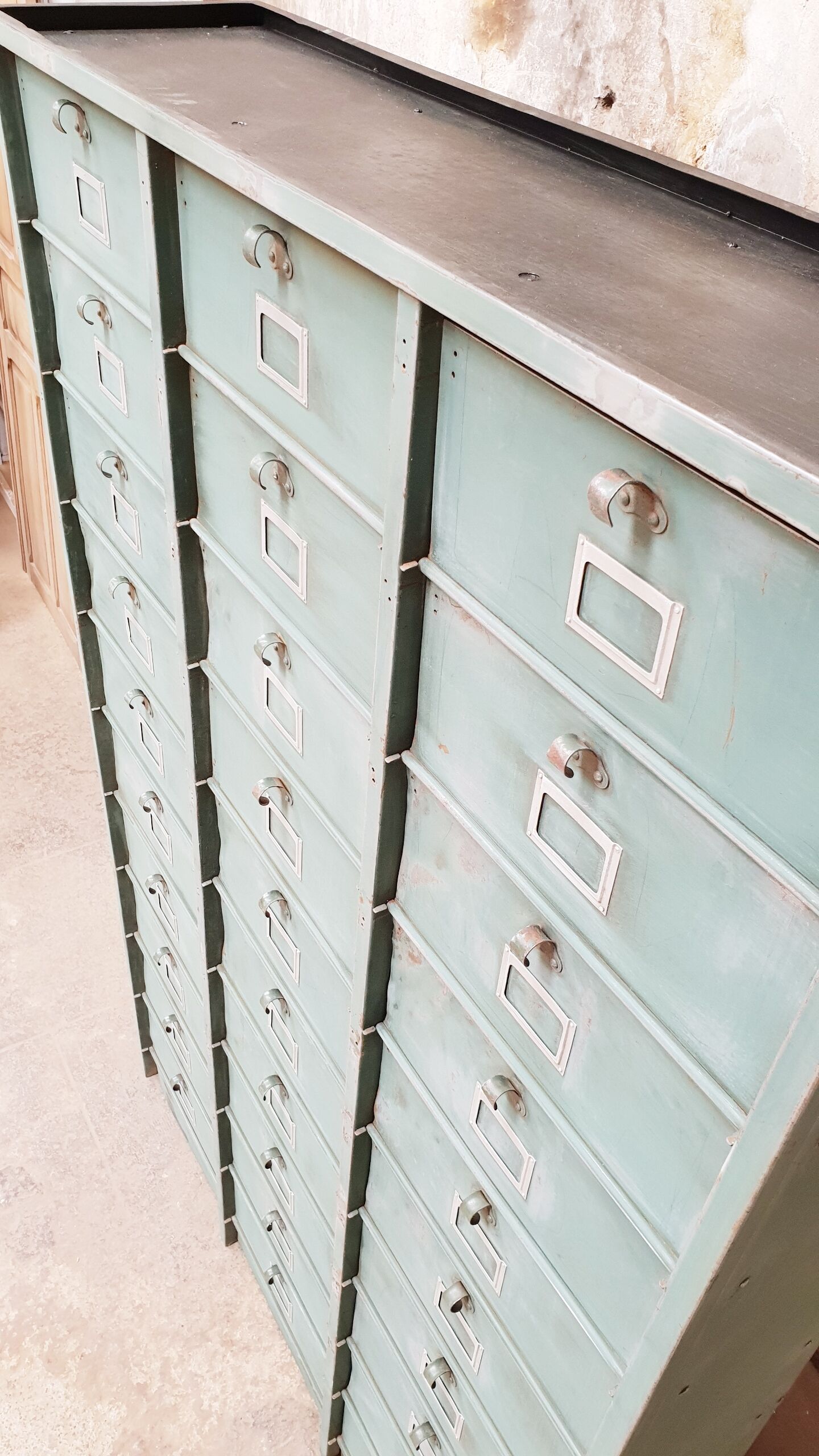 Strafor valve cabinet