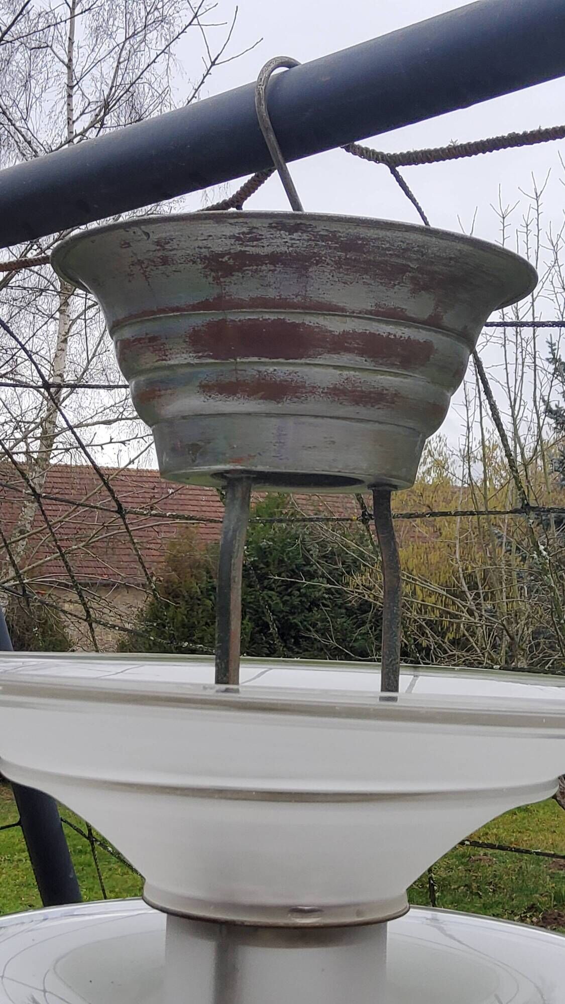 Art Deco chandelier in bronze and silvered brass double sink in opalescent glass