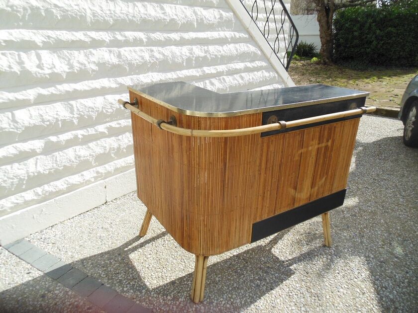 Rattan tiki bar