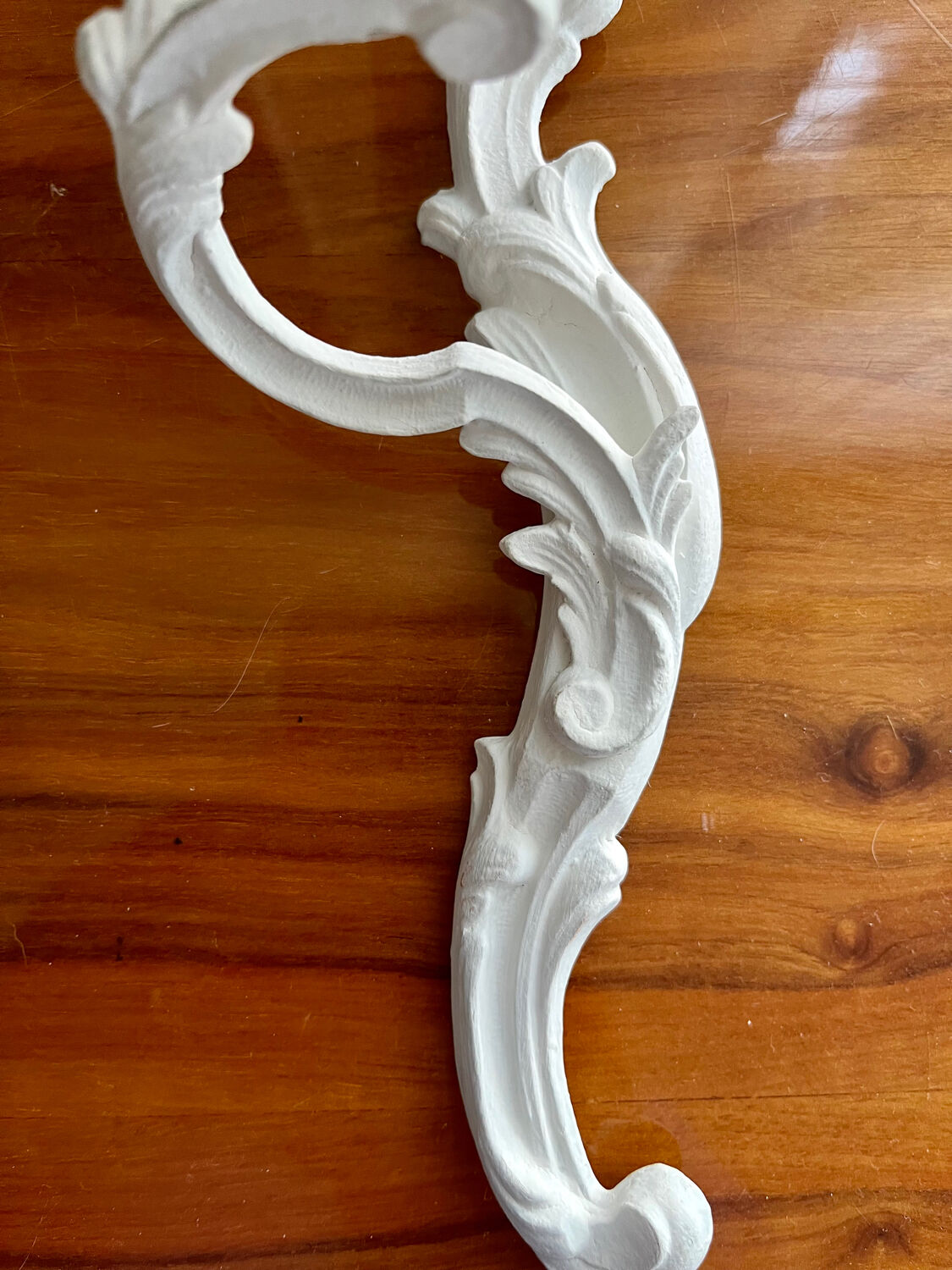 Louis XVI style bronze wall light with white patina