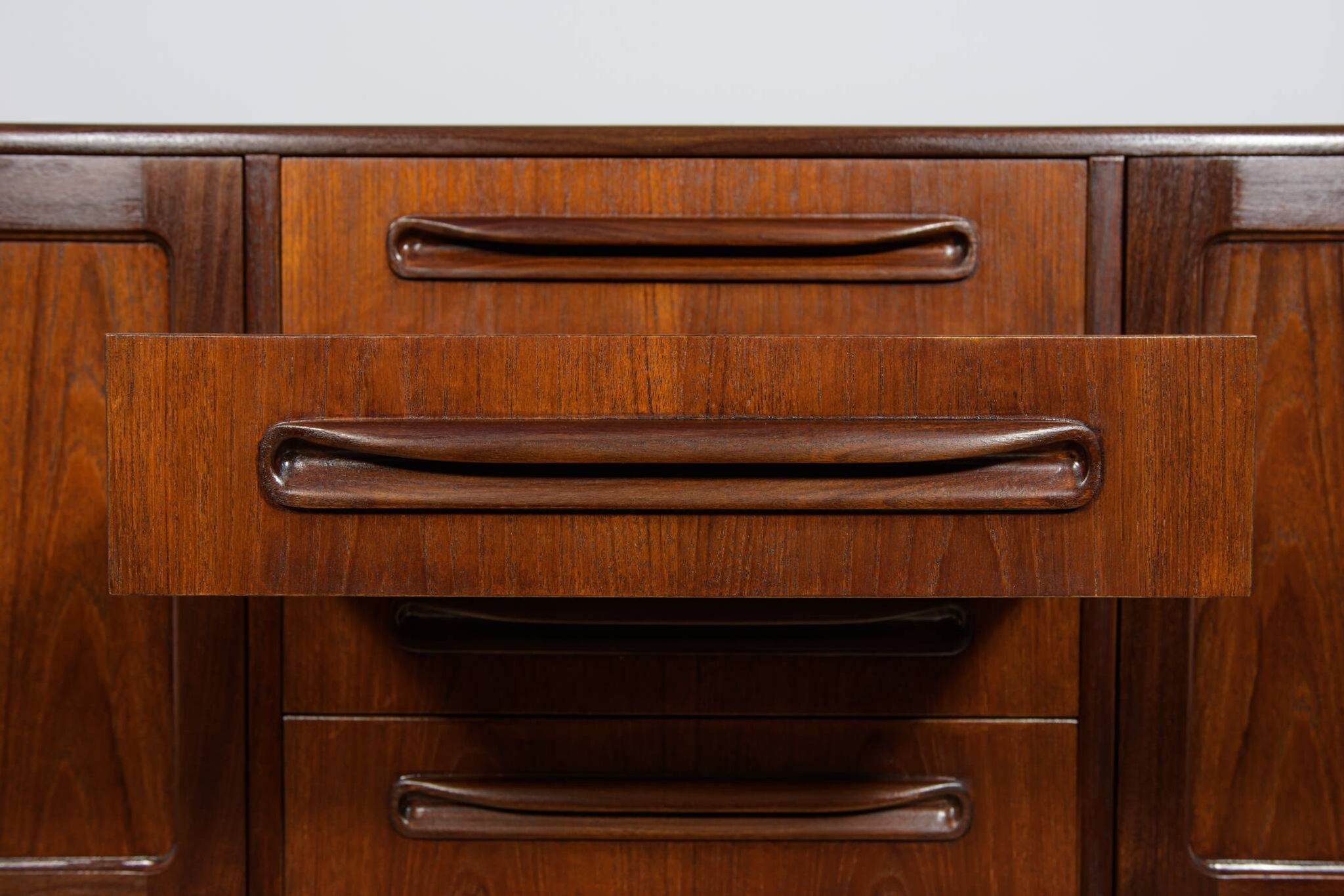 Buffet Mid-Century Modern par Victor Wilkins pour G-Plan, années 1960.