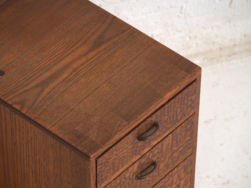 Petite commode ancienne japonaise – période Showa (c.1926-1945)