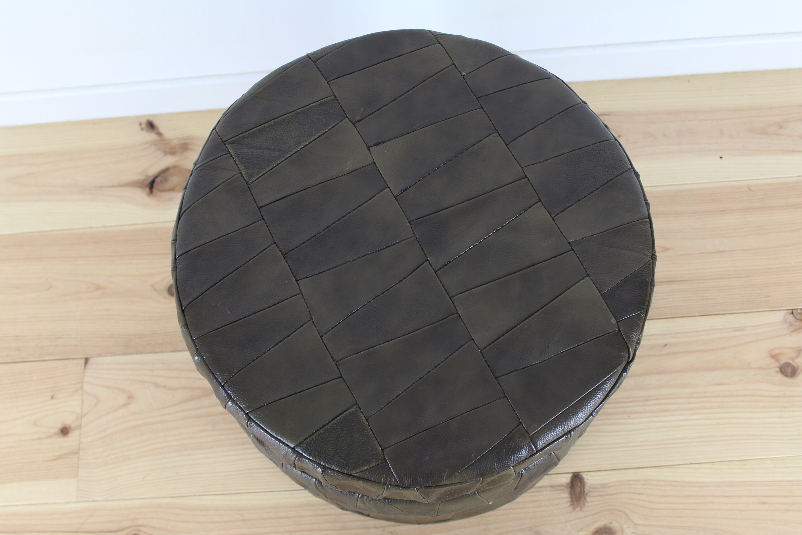 Ottoman chest of Sede round in 70's leather patchwork