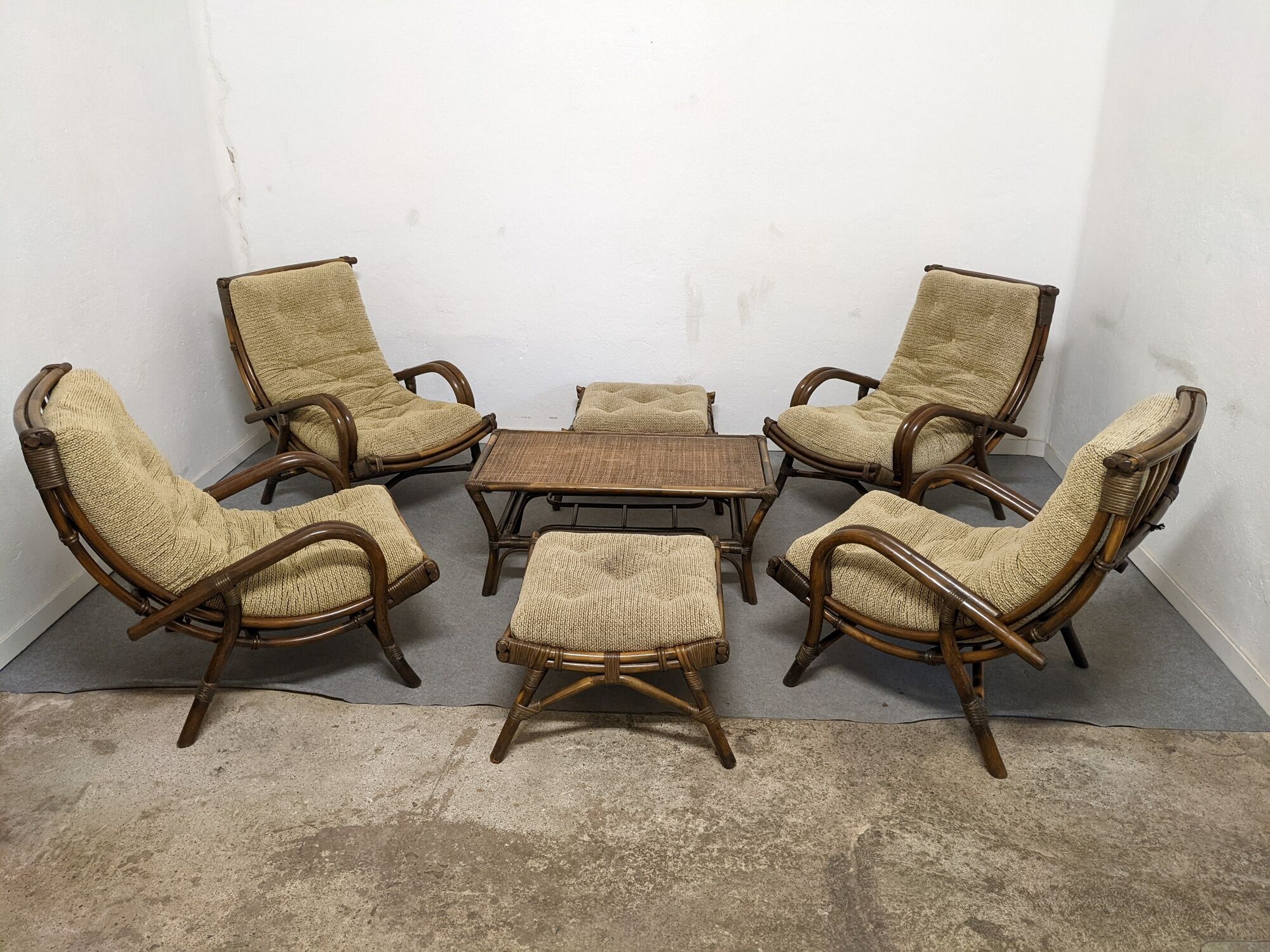 Living room in bamboo and rattan of the 60s/70s (4 armchairs 2 ottomans 1 coffee table + cushions)