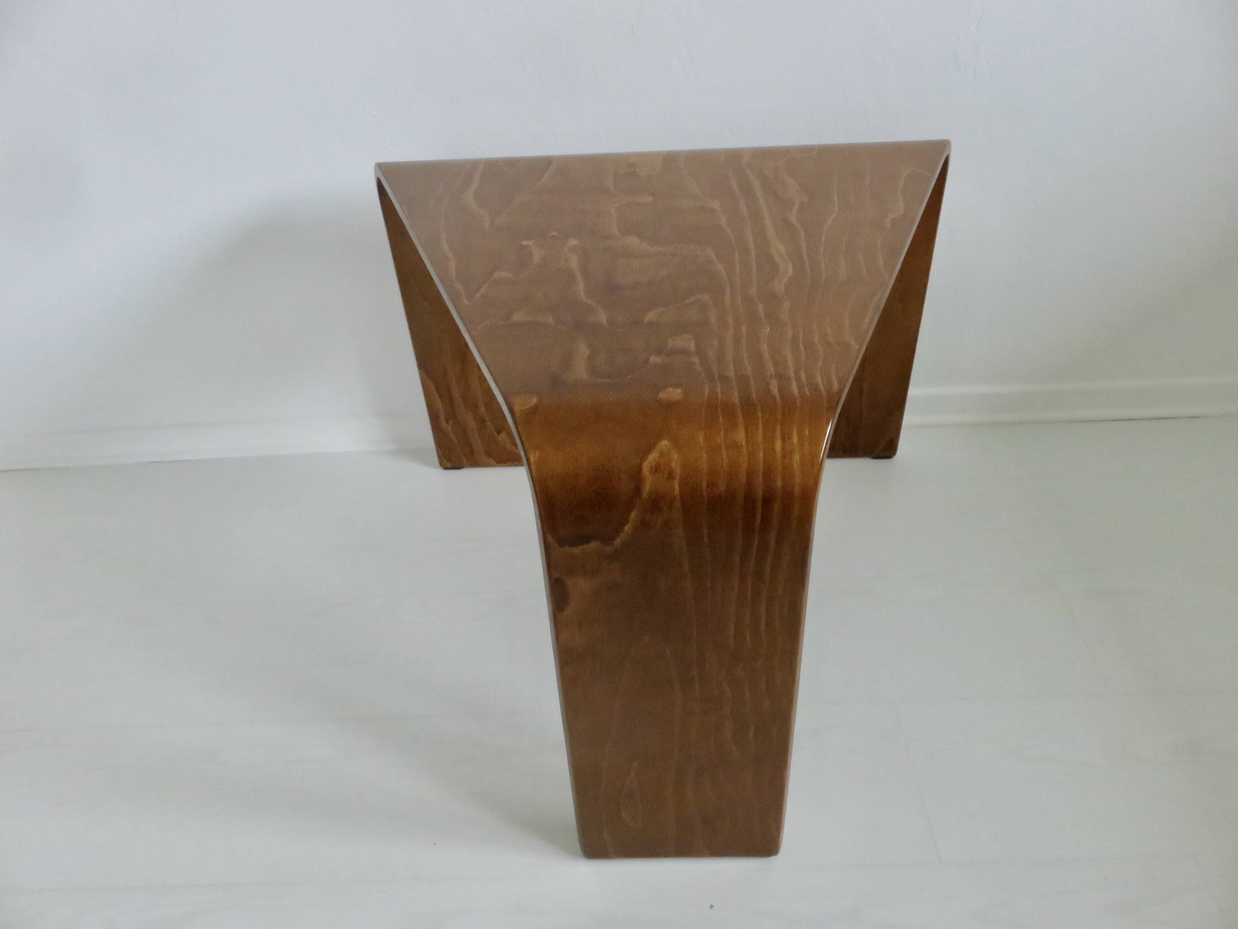 Table basse scandinave en bois cintré années 70