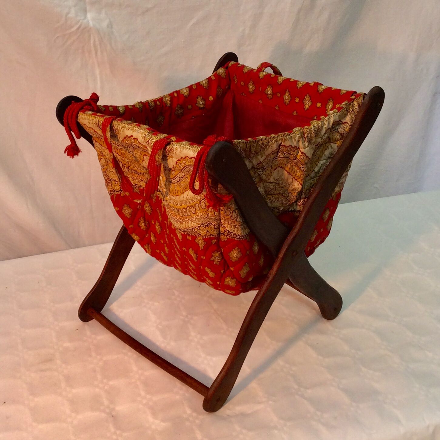 Vintage worker in wood and foldable fabric dimension: height -34,5cm- width -31cm- Pr-26,5cm-