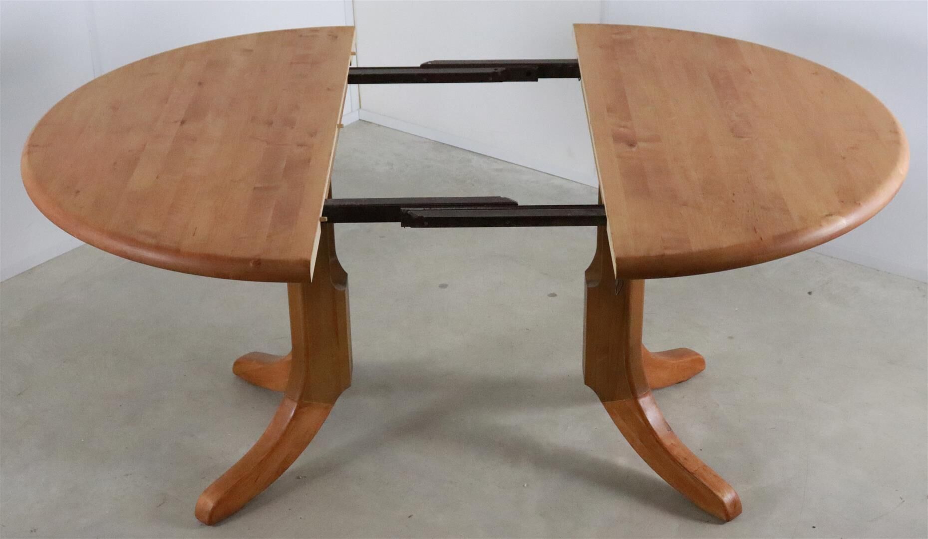 Round Danish Design dining room table extendable 'Auenwald'