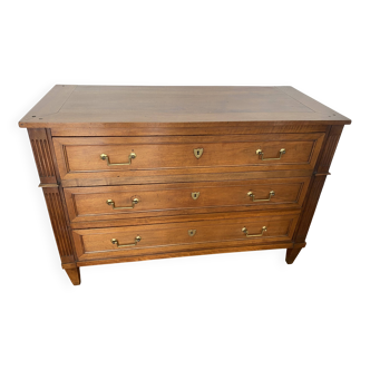 Commode de style Louis XVI en noyer, 3 tiroirs.