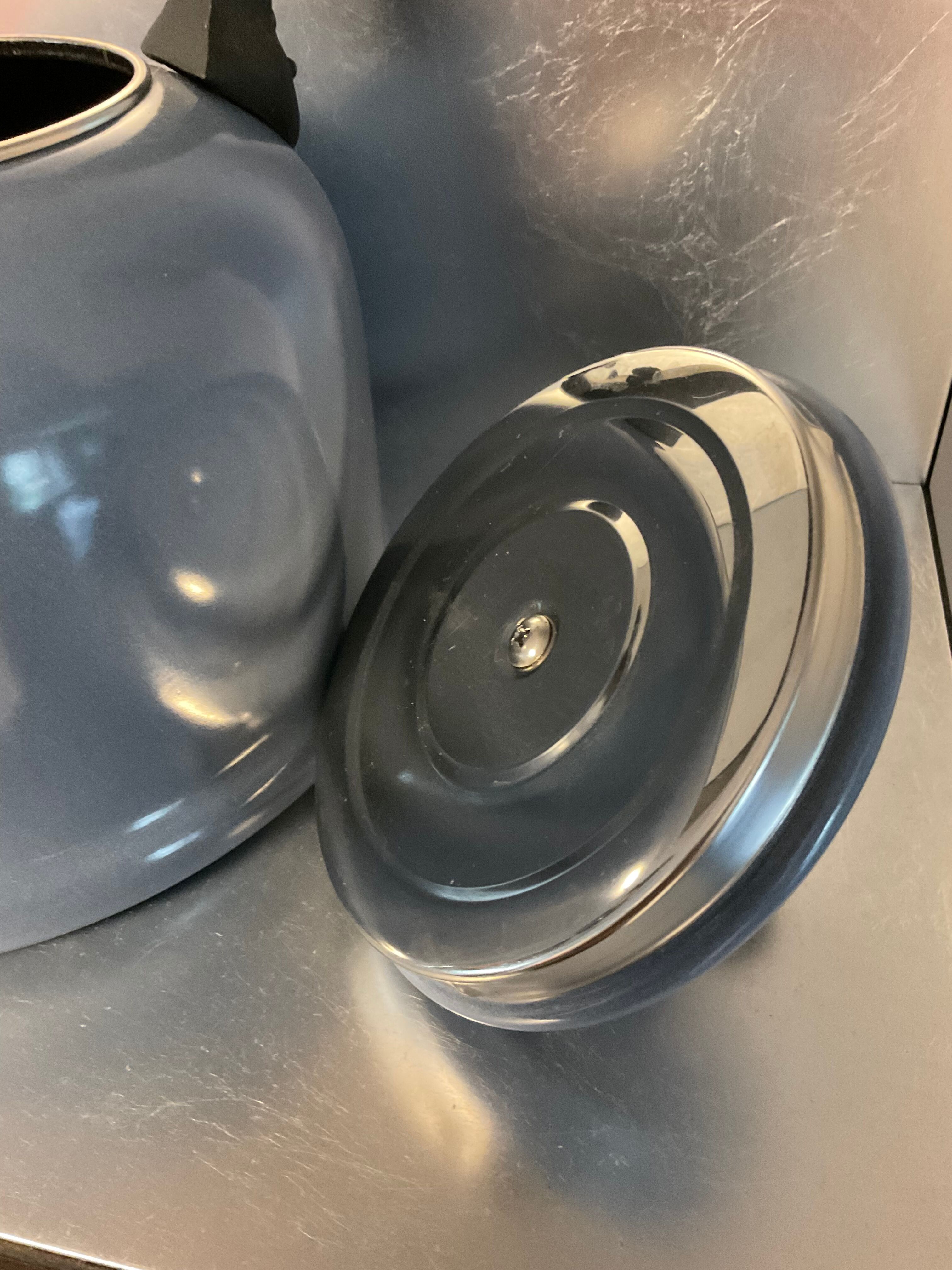 Kettle "le Creuset" 2.1 liters