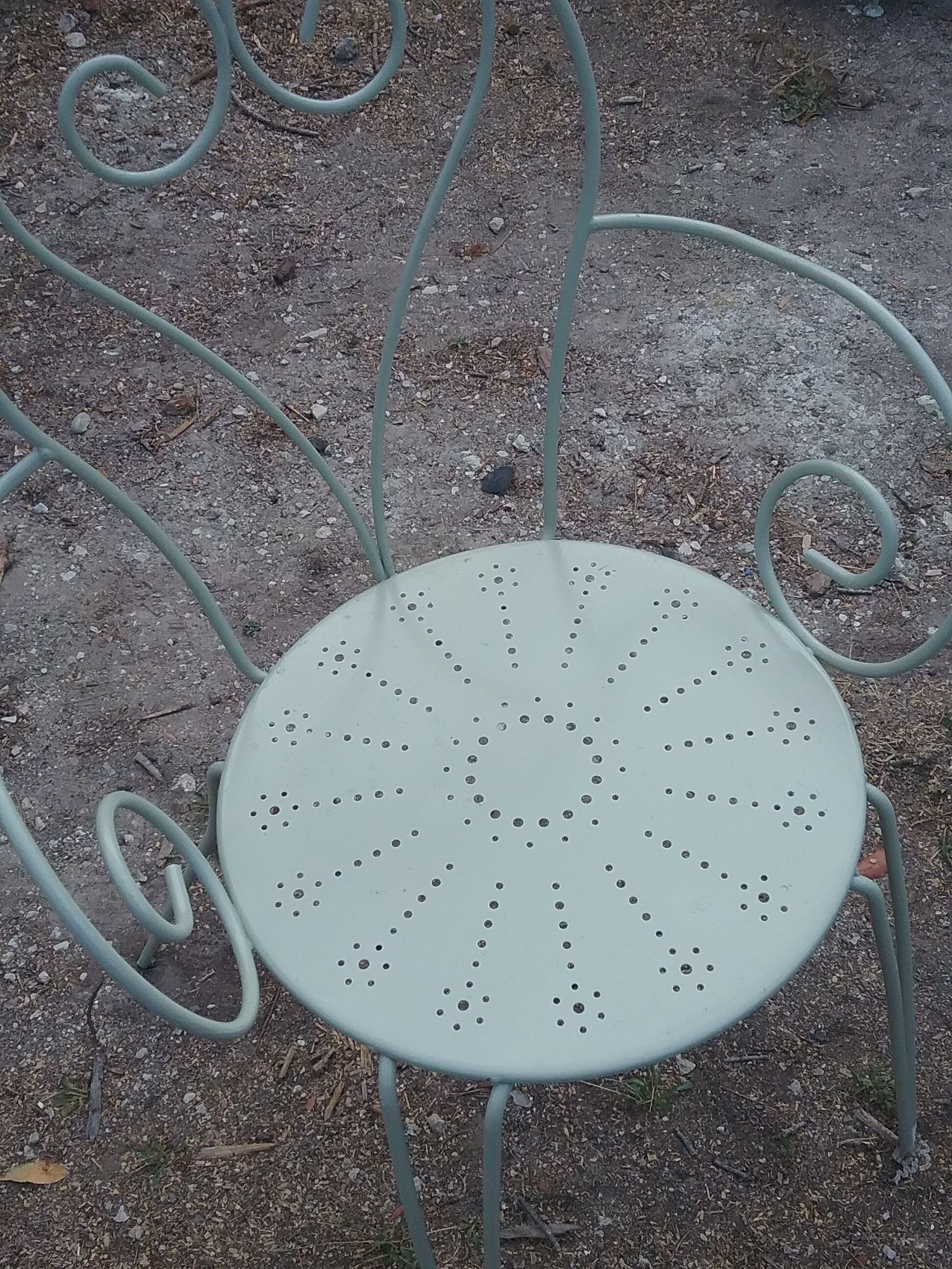 Salon de jardin en fer forgé vert