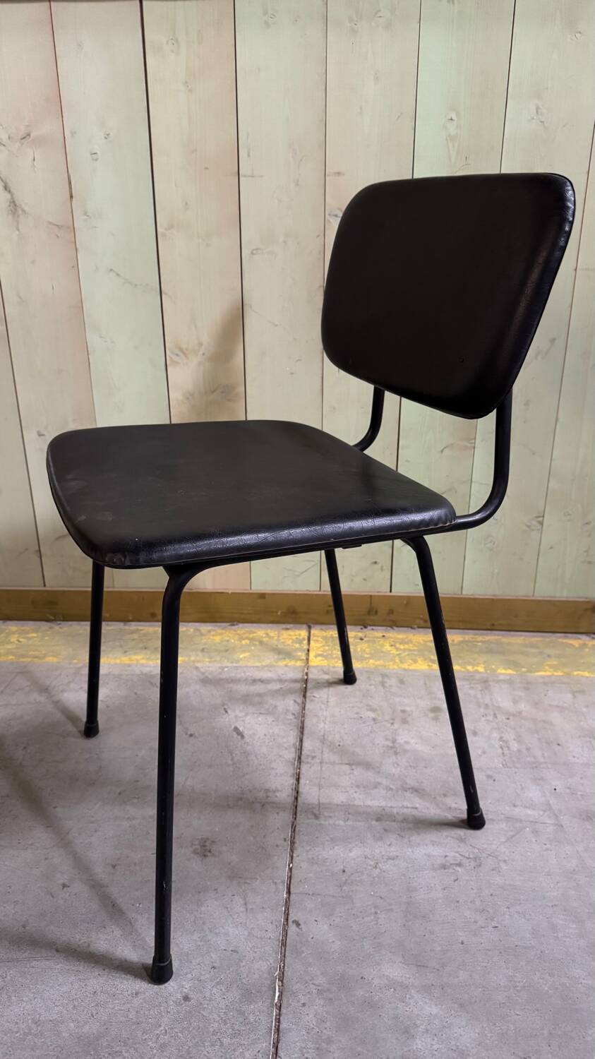 Airborne chair in vintage vinyl