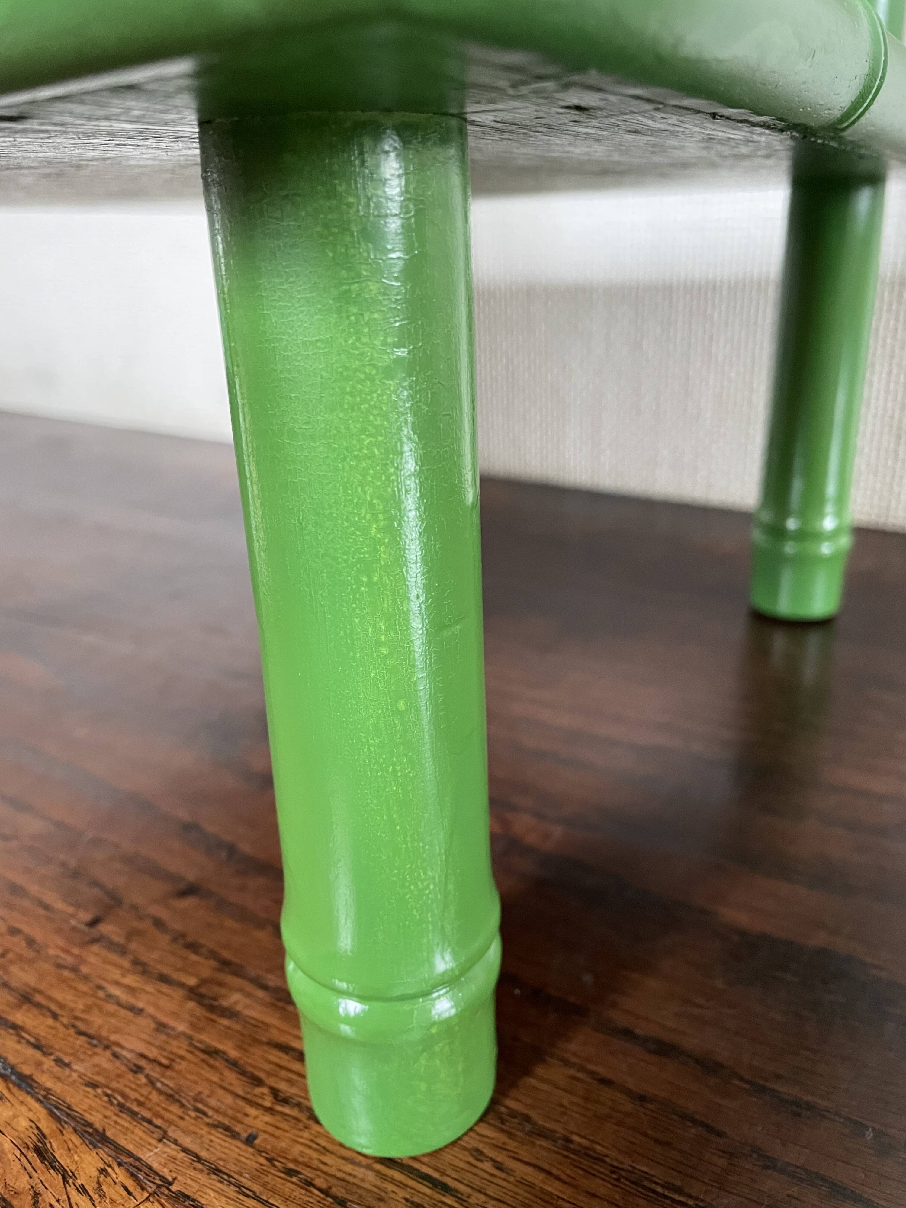 Table with 3 wood and bamboo trays