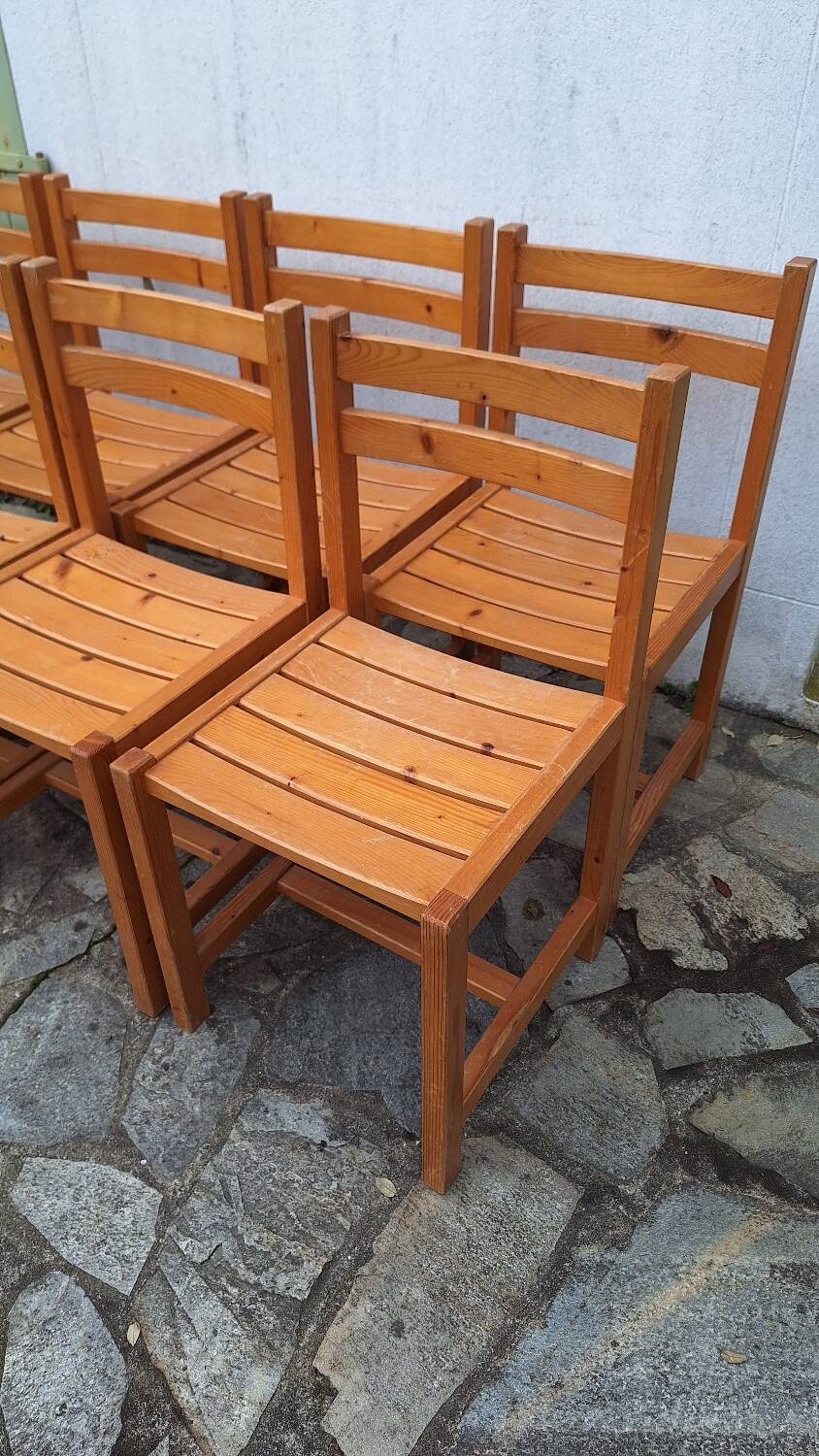 Set of 8 pine chairs