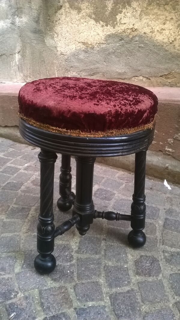 Tabouret de piano ancien