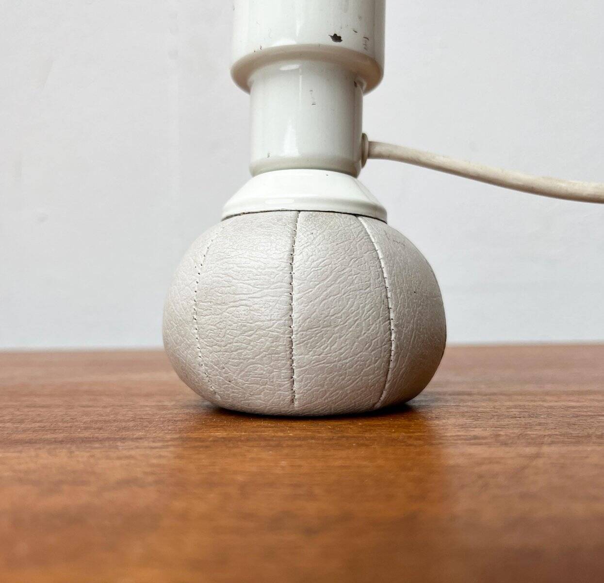 Italian table lamp model 600/P from the mid-century space by Gino Sarfatti for Arteluce, 1960s.