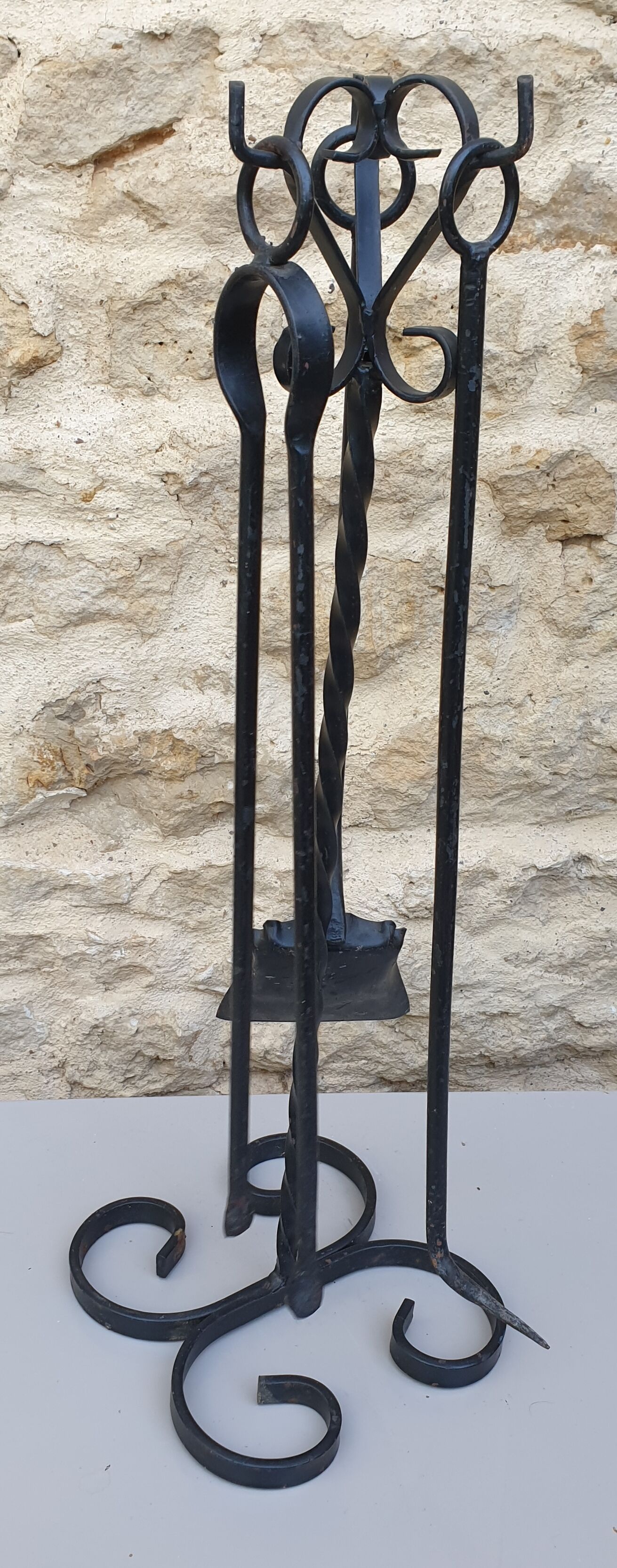 Serviteur de cheminée en fer forgé