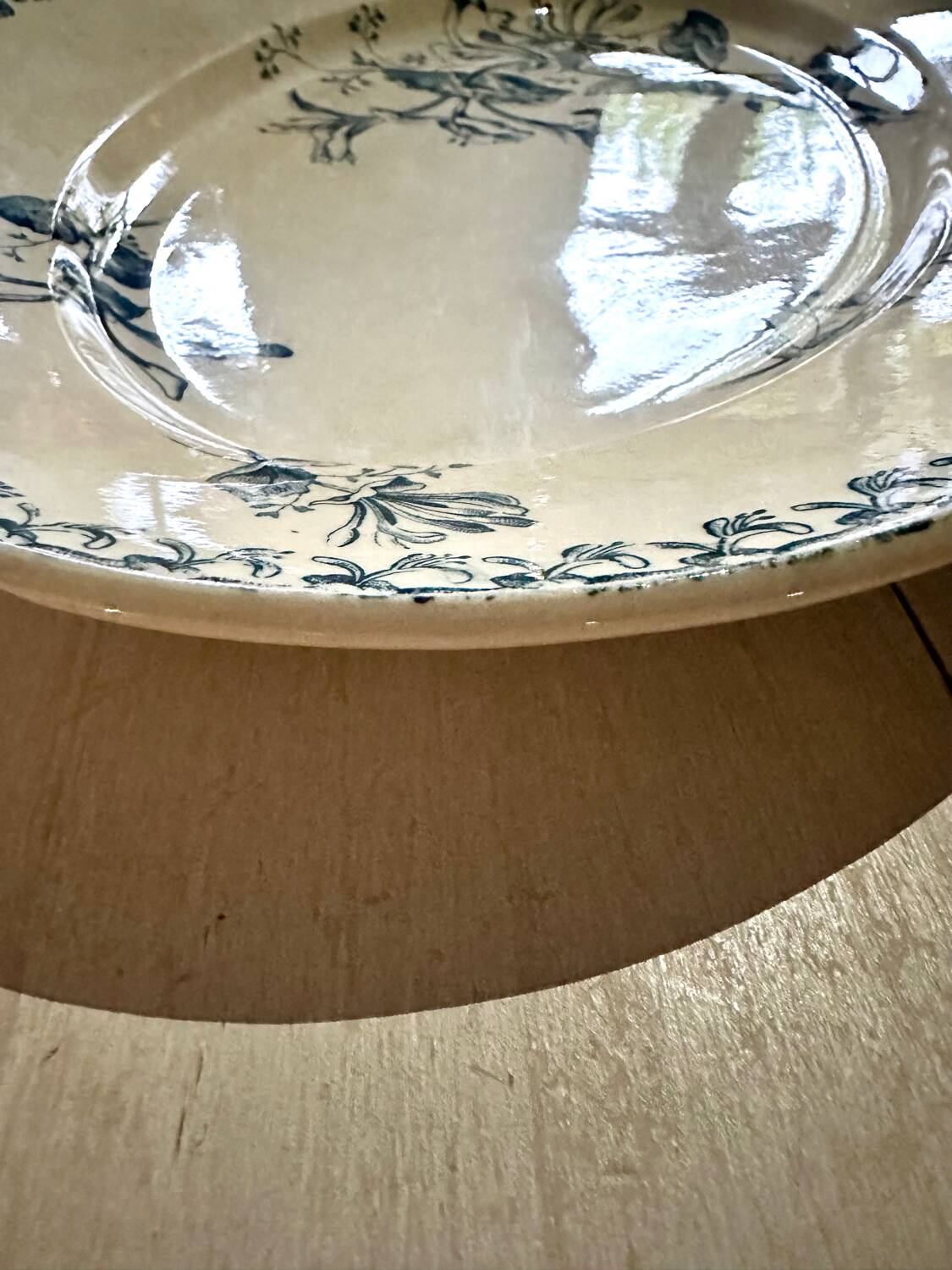 Oval dish, honeysuckle model